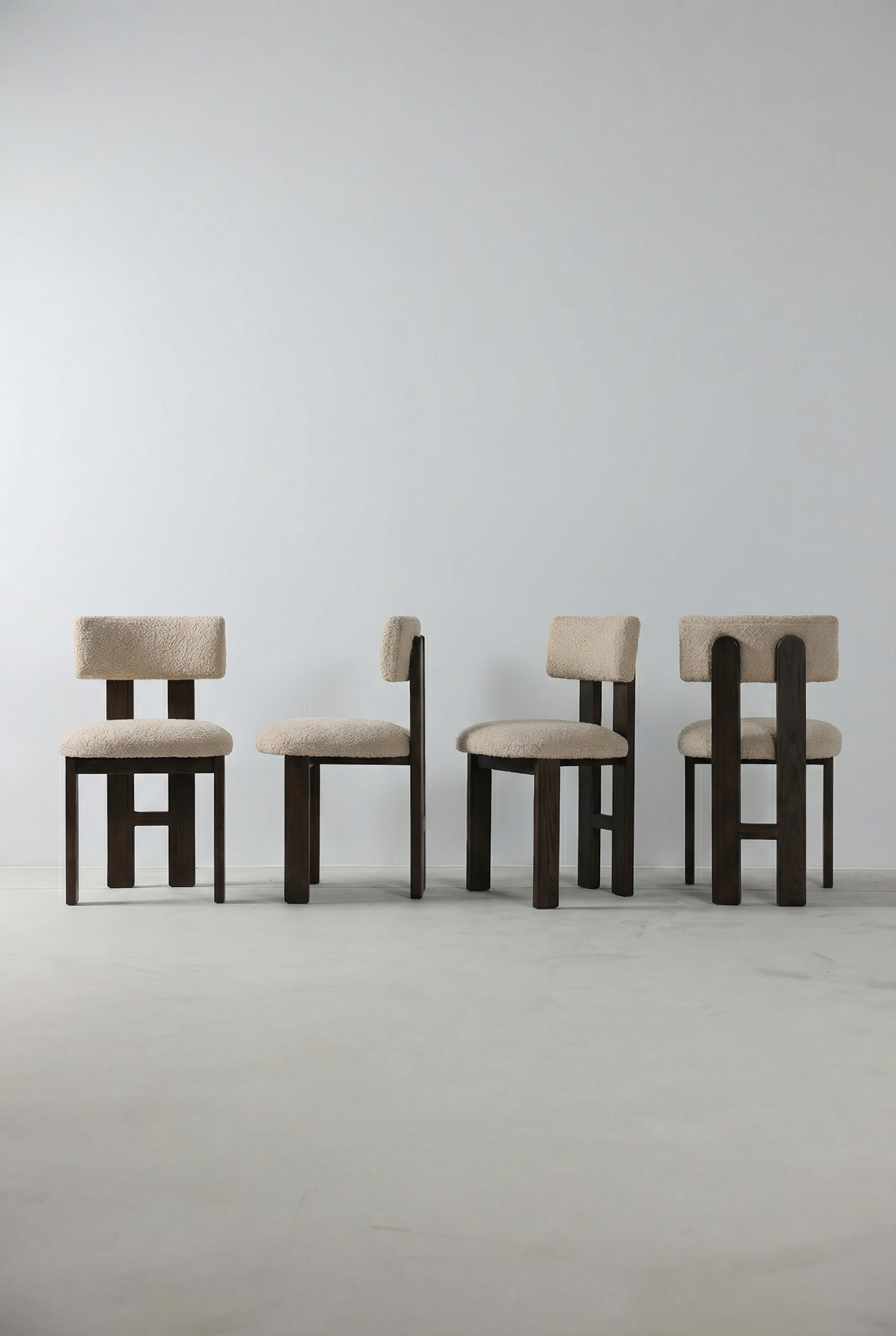 CORTA CHAIR · 코르타