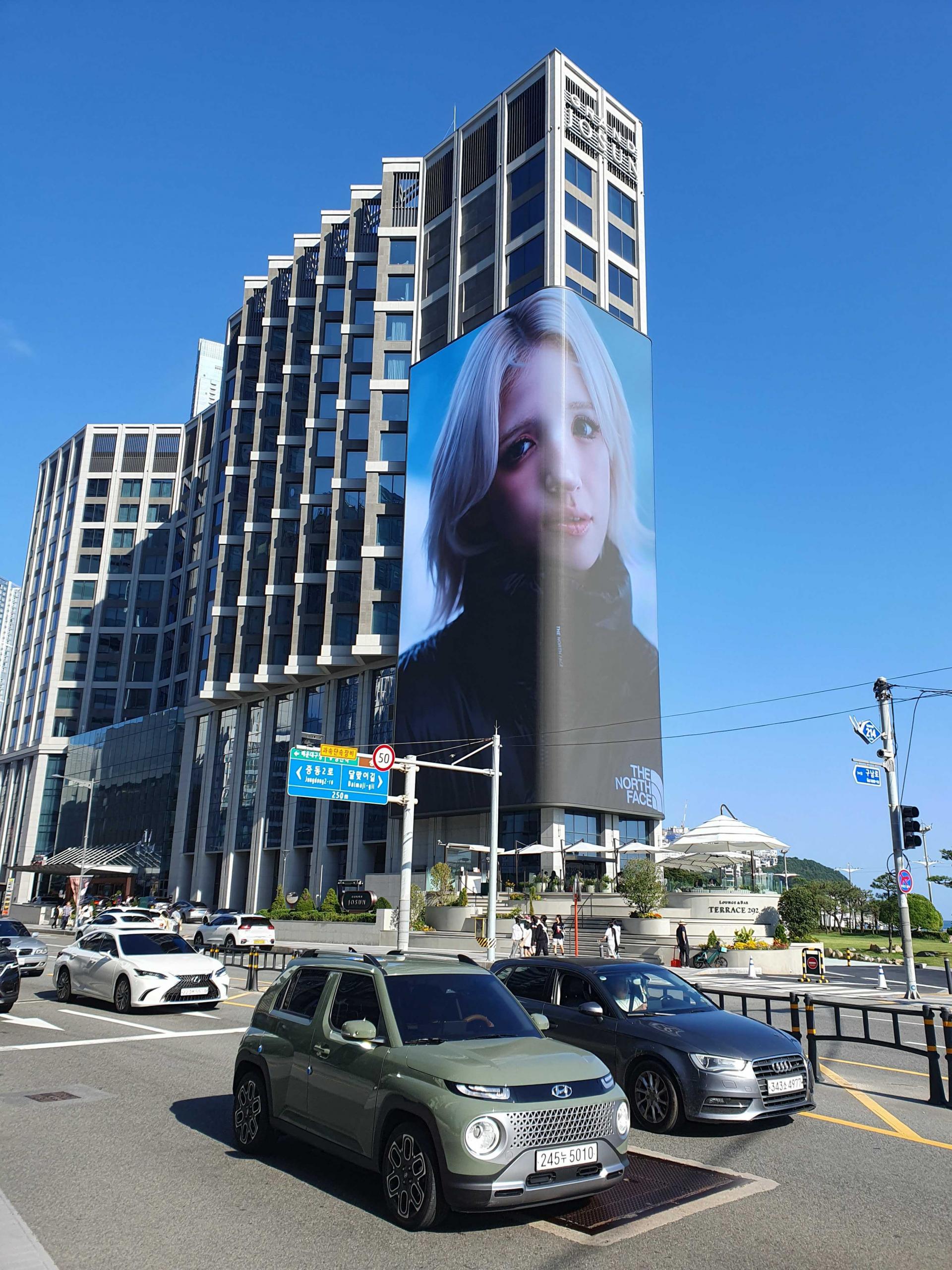 25년 10월 | 노스페이스 부산 조선호텔 초대형 디지털 사이니지 광고