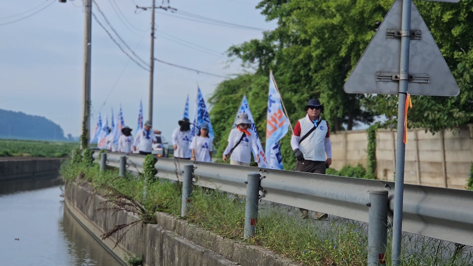 09f98a3d6d059.jpg