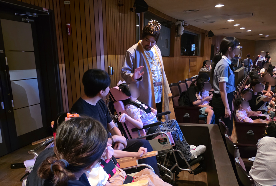 하츄핑 주인공과 인사하는 이용자