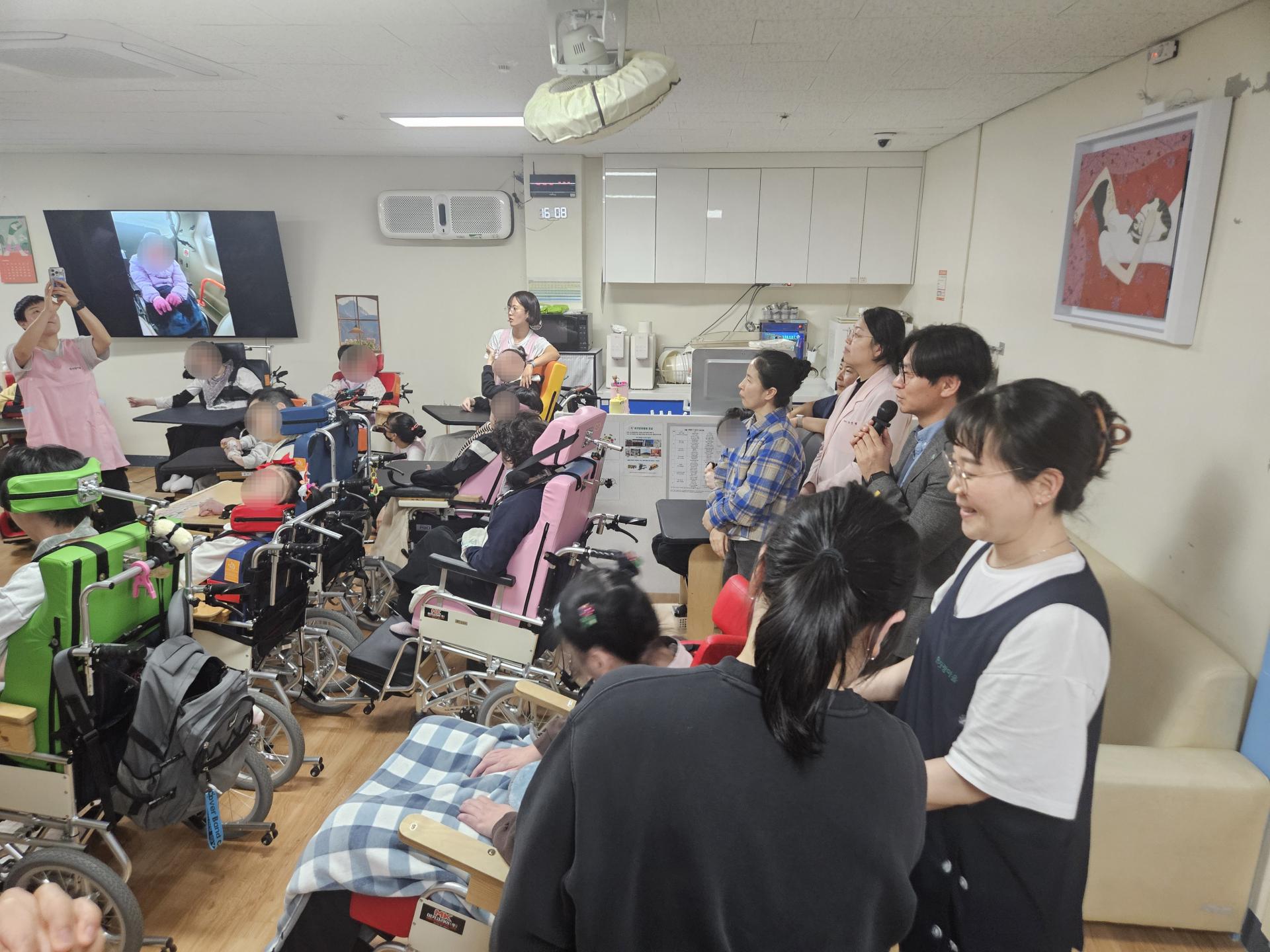 자립을 응원하며 따뜻한 말을 전하는 원장님