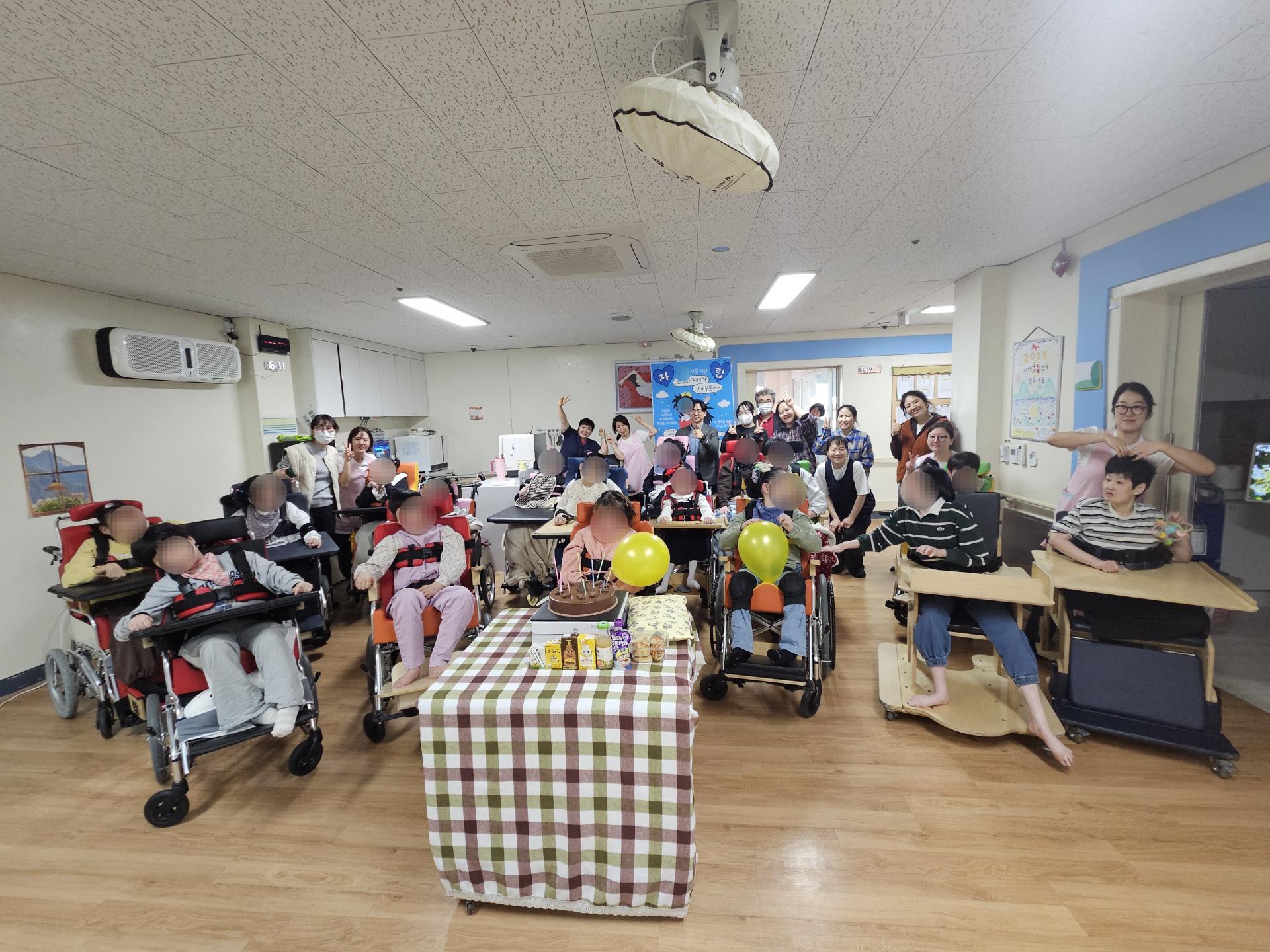 송별회 마무리 후 단체사진