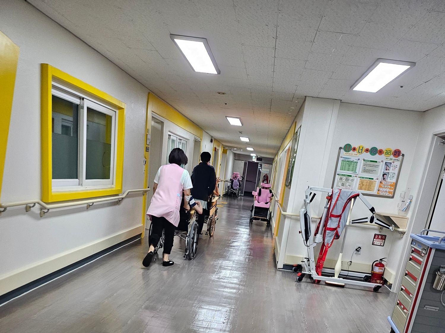소방 대비훈련중인 이용자와 직원들