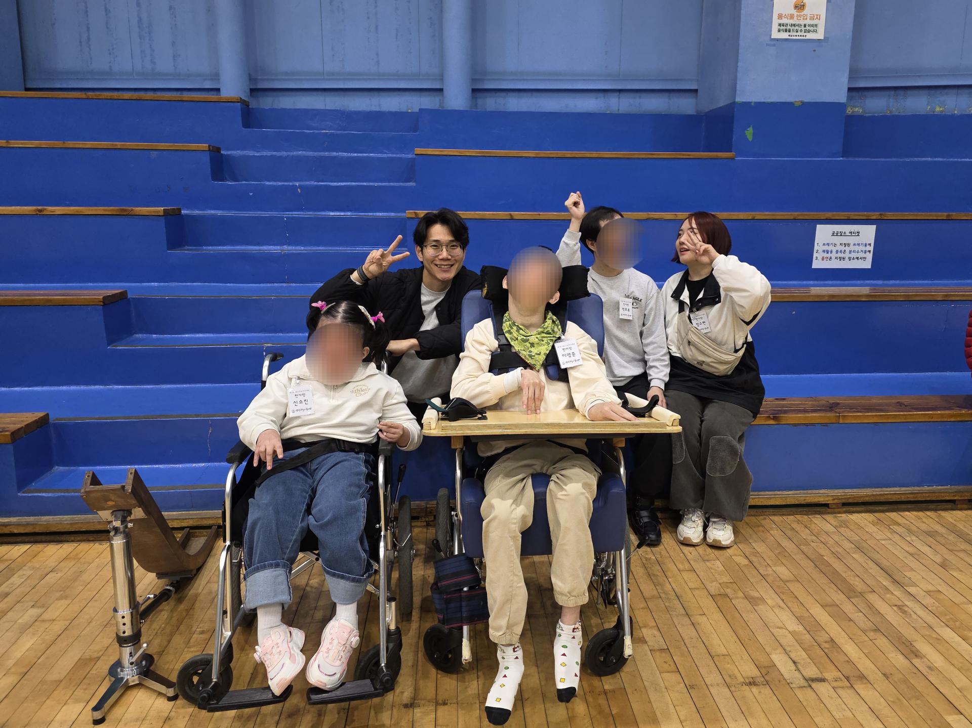 대회장안에서 찍은 단체사진
