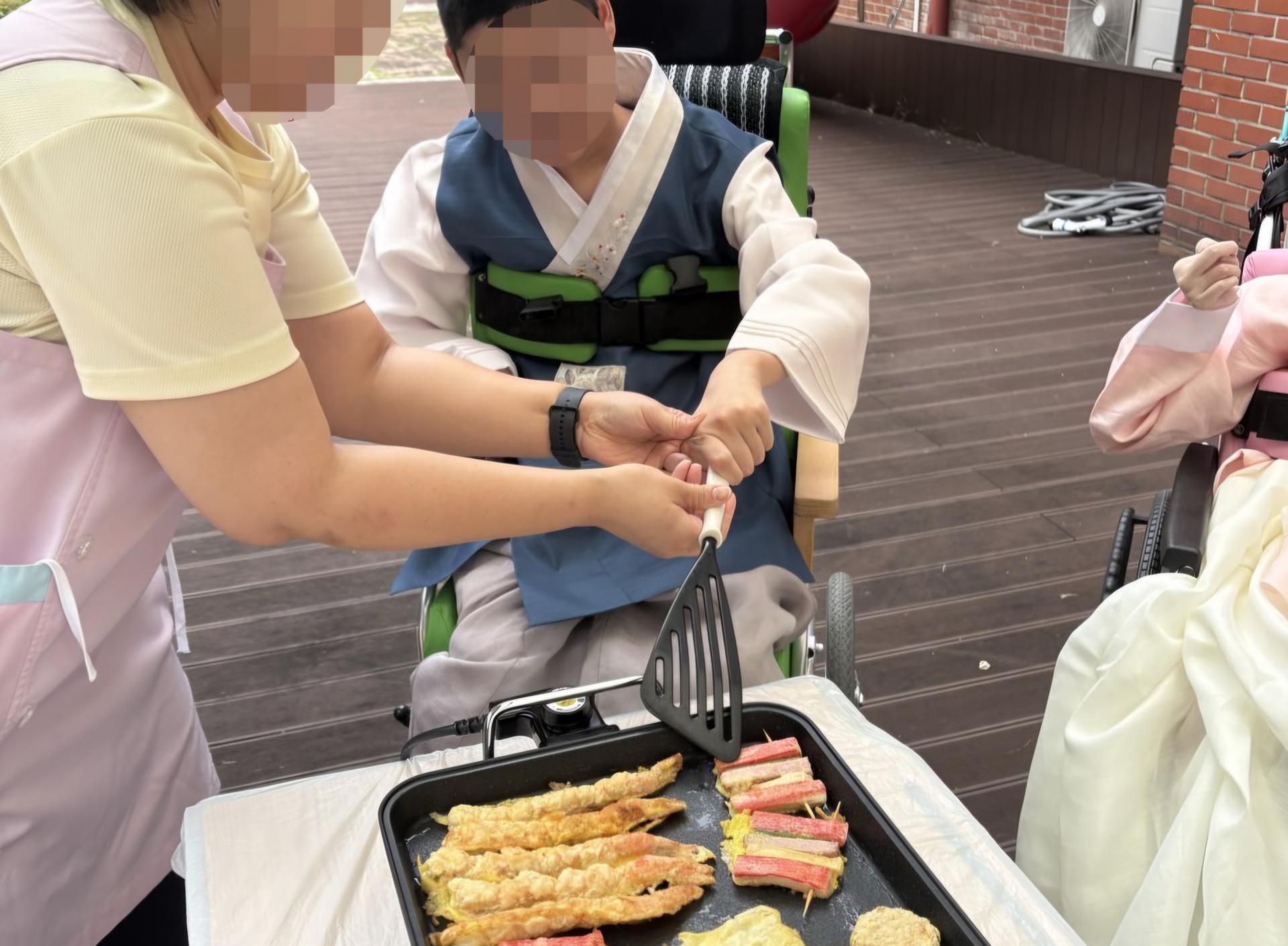 선생님과 전을 뒤집어보는 이용자