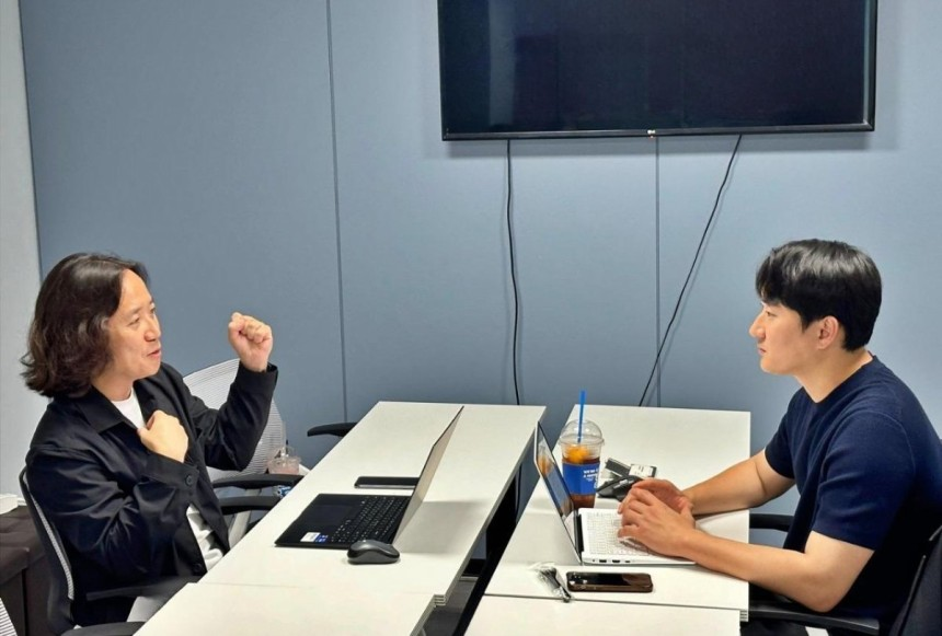 유승훈 프리핀스 실장(왼쪽)과 정성식 캠터 대표 / 출처=IT동아 렌탈관리시스템