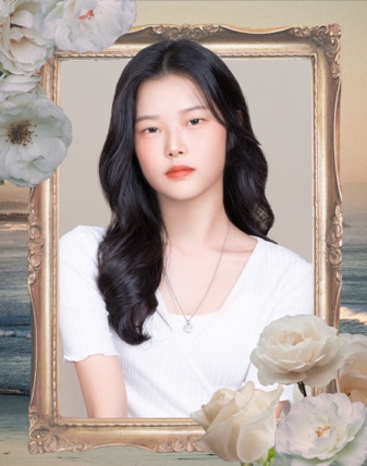벽, 사람, 실내, 후식이(가) 표시된 사진 
자동 생성된 설명