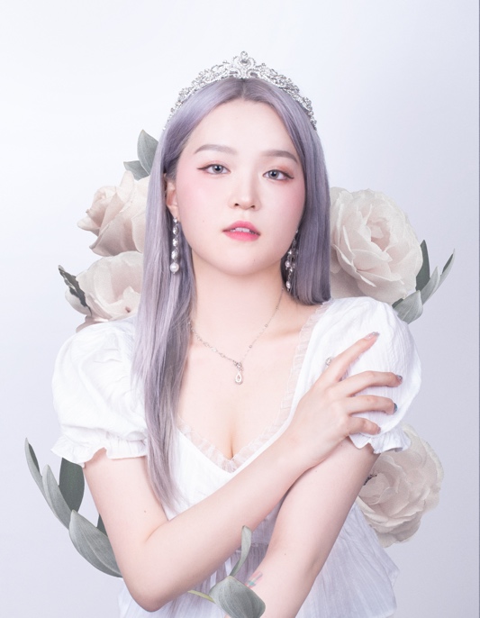 사람, 의류, 여자, 실내이(가) 표시된 사진
자동 생성된 설명