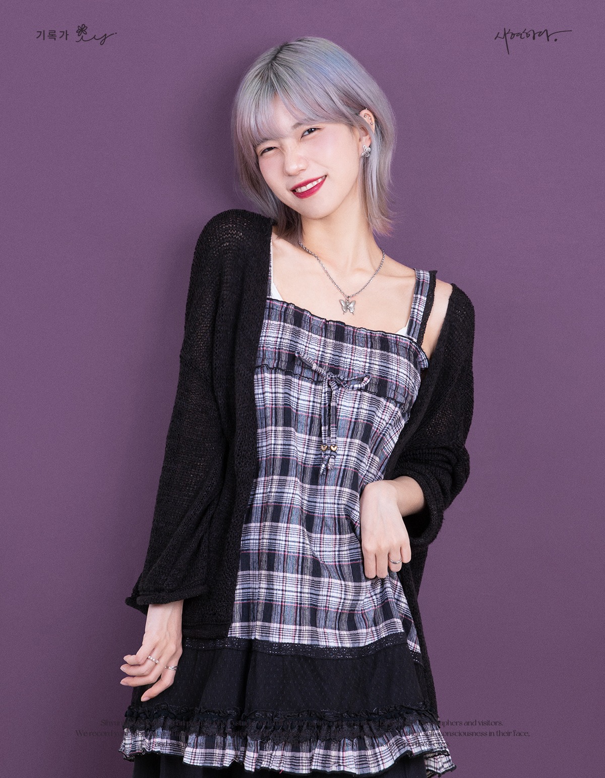 텍스트, 사람, 벽이(가) 표시된 사진 
자동 생성된 설명