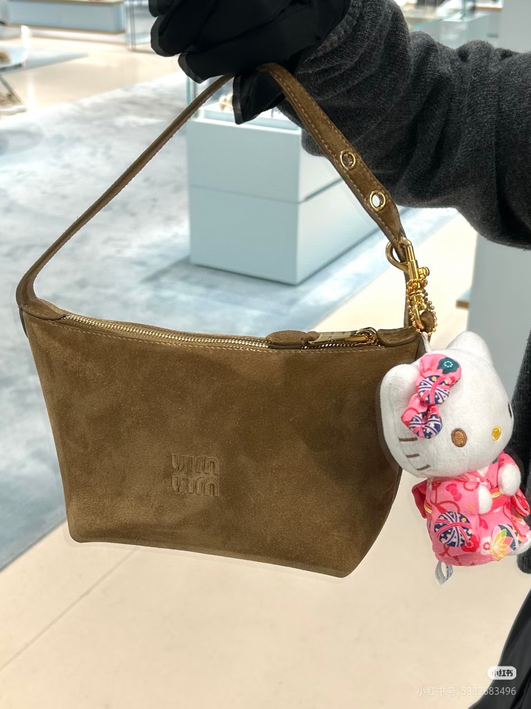 미우미우 스웨이드 코듀로이 파우치백 5NE841