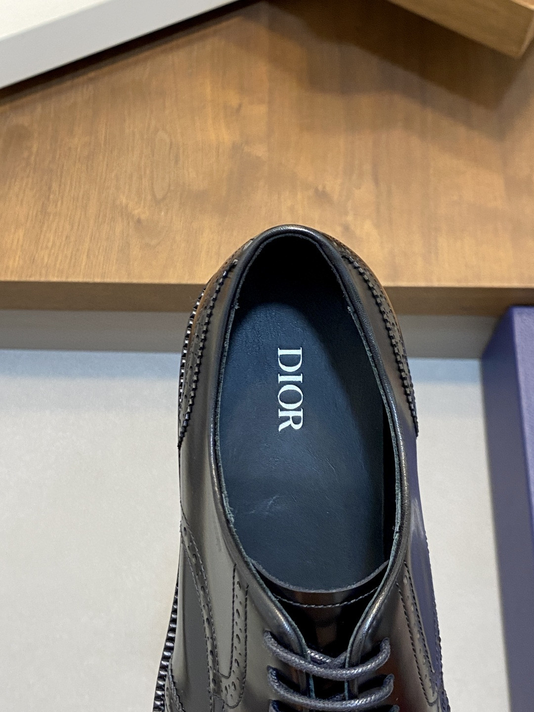 디올 엠버시 더비 브로그
