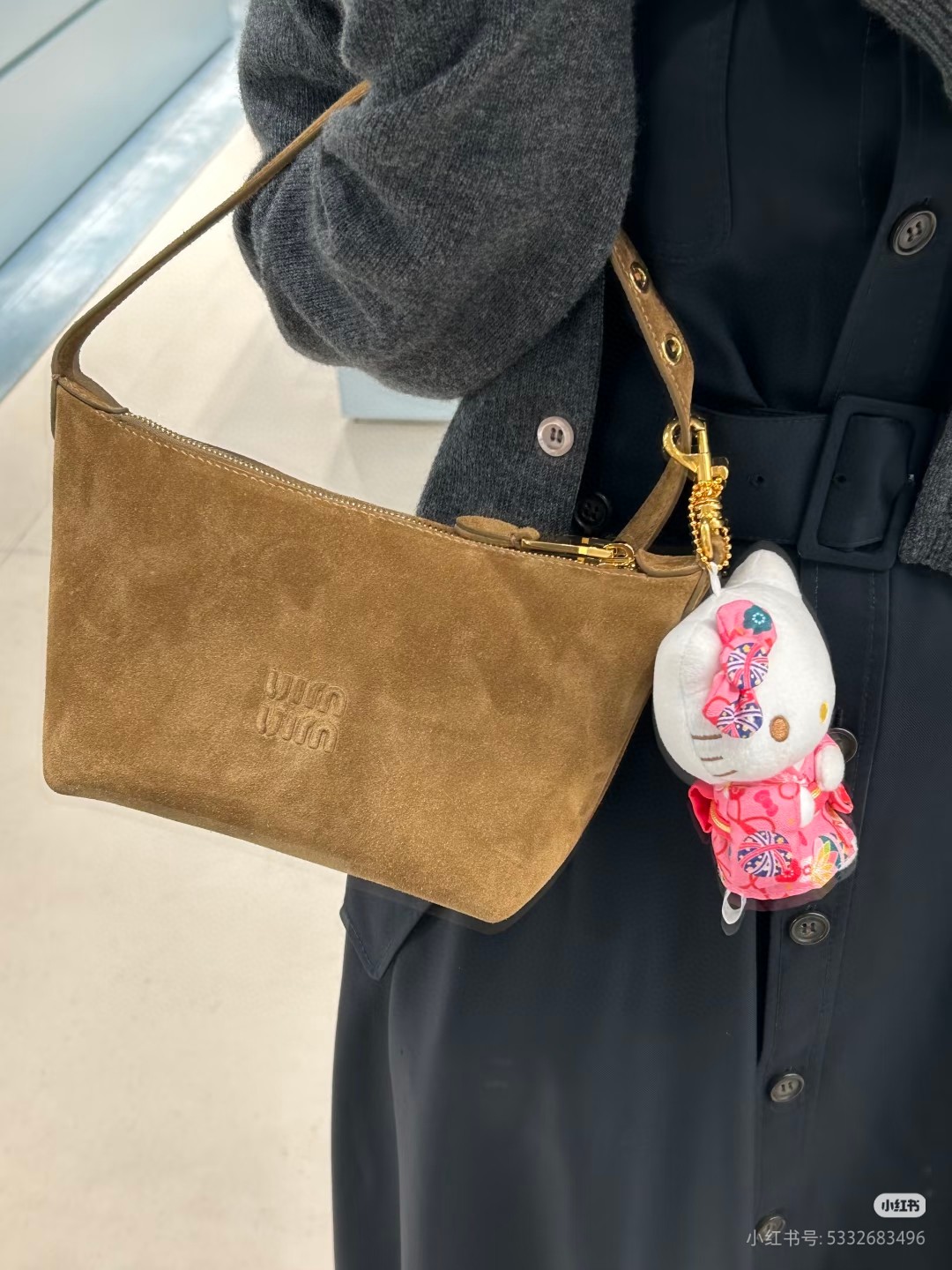 미우미우 스웨이드 코듀로이 파우치백 5NE841
