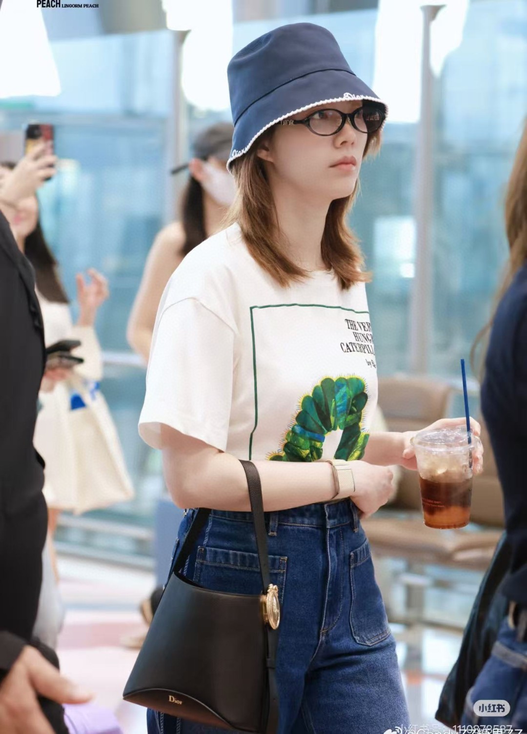 디올 메달리옹 버킷 백 미디엄