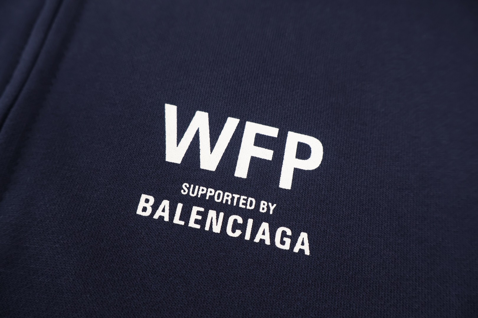발렌시아가 WFP 지퍼업 스웨트 셔츠