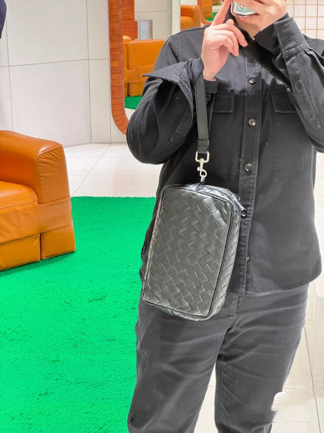 보테가 베네타 인트레치아토 집업 클러치 소가죽 777390
