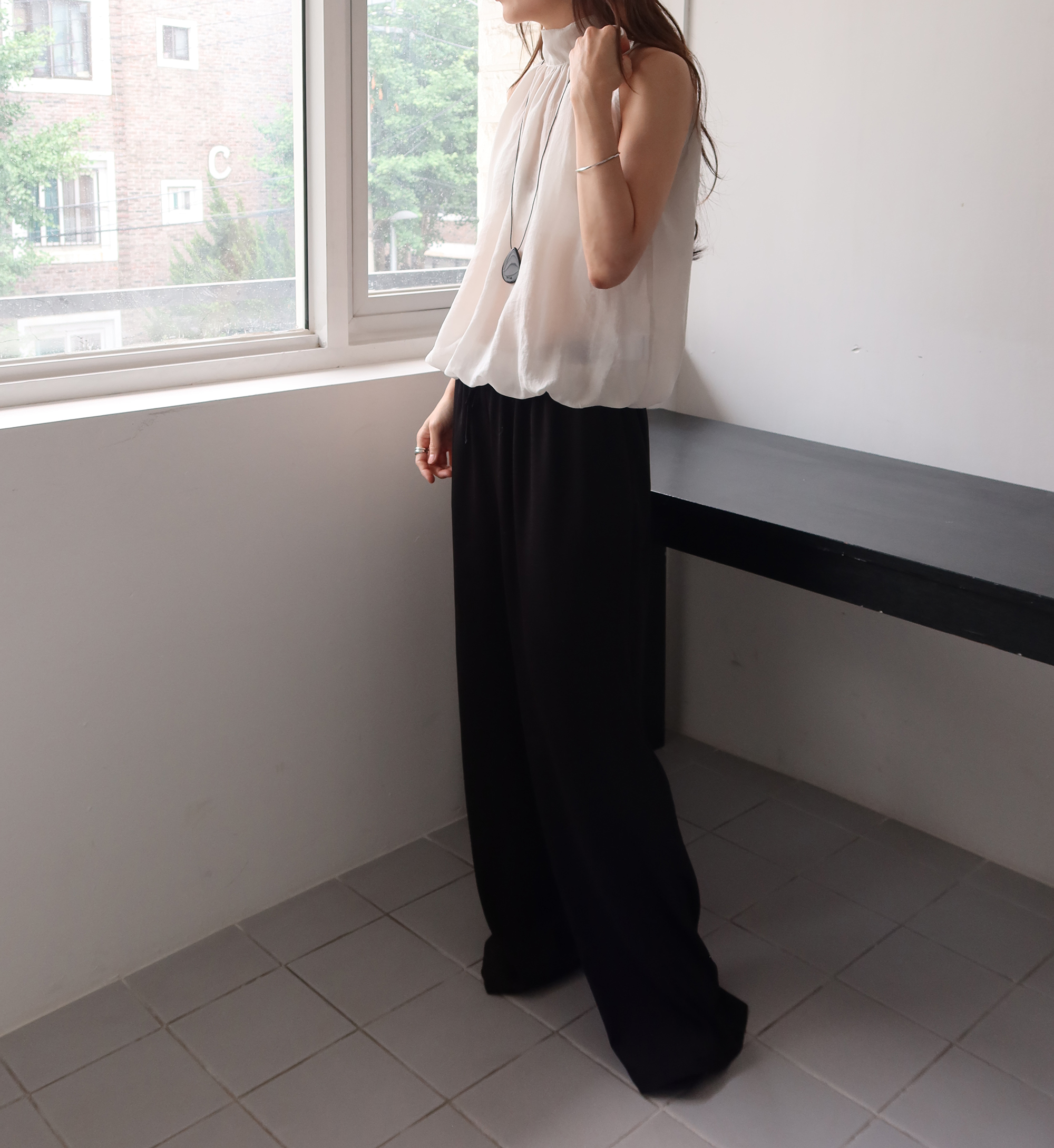 THE LILLE glow halter neck blouse - light gray : STO｜DAILY SNAP