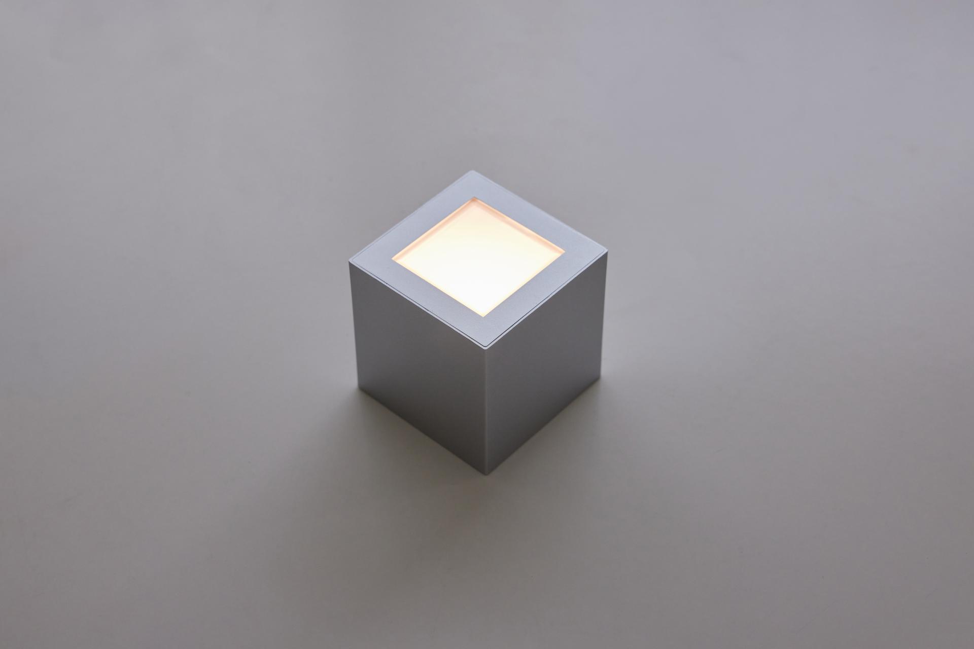 조명 - 메탈