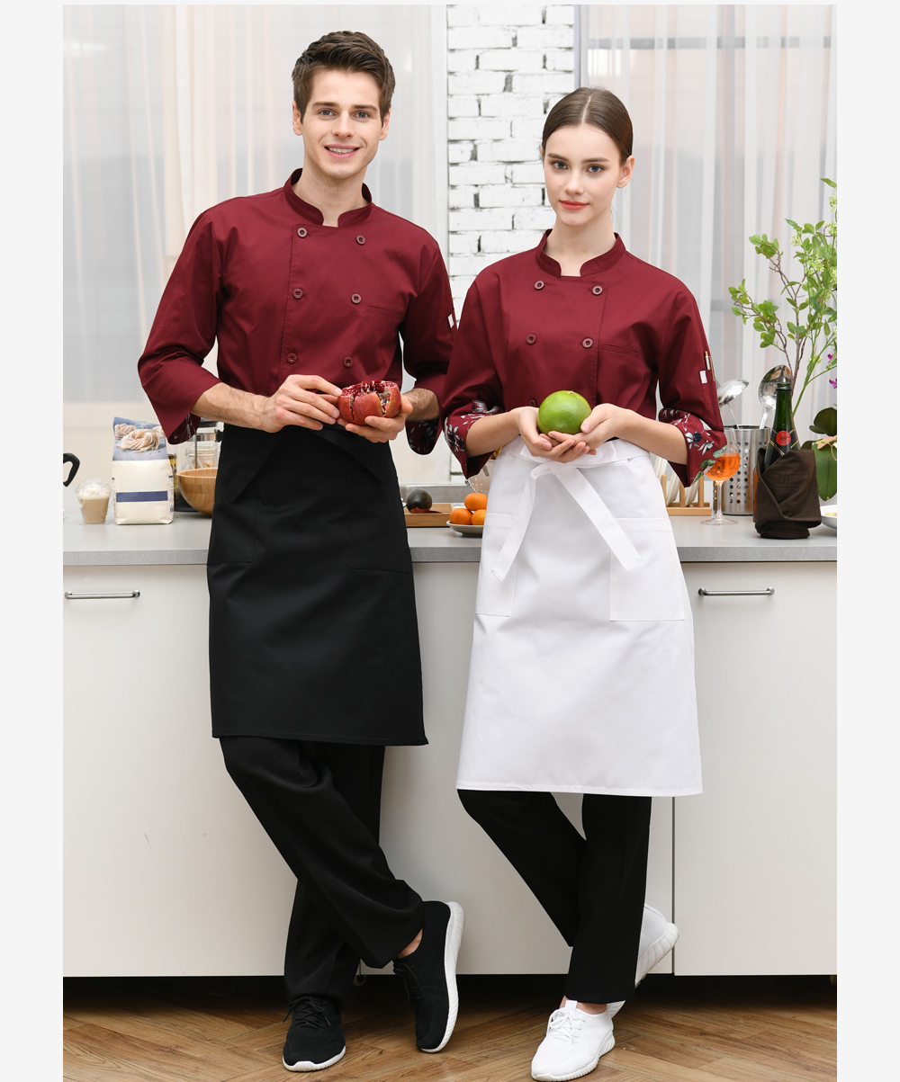 식당 주방에서 착용하기 좋은 적당한 기장감의 허리 앞치마