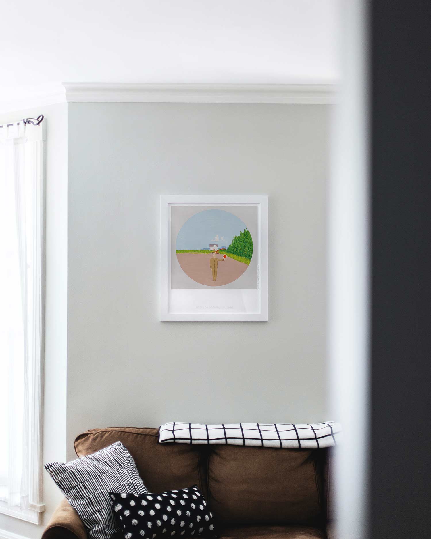 [레오나드 릭하드] Stillheten (액자 포함) 50 x 60 cm  일러스트 그림 집 하우스 홈 원형 동그라미 포스터