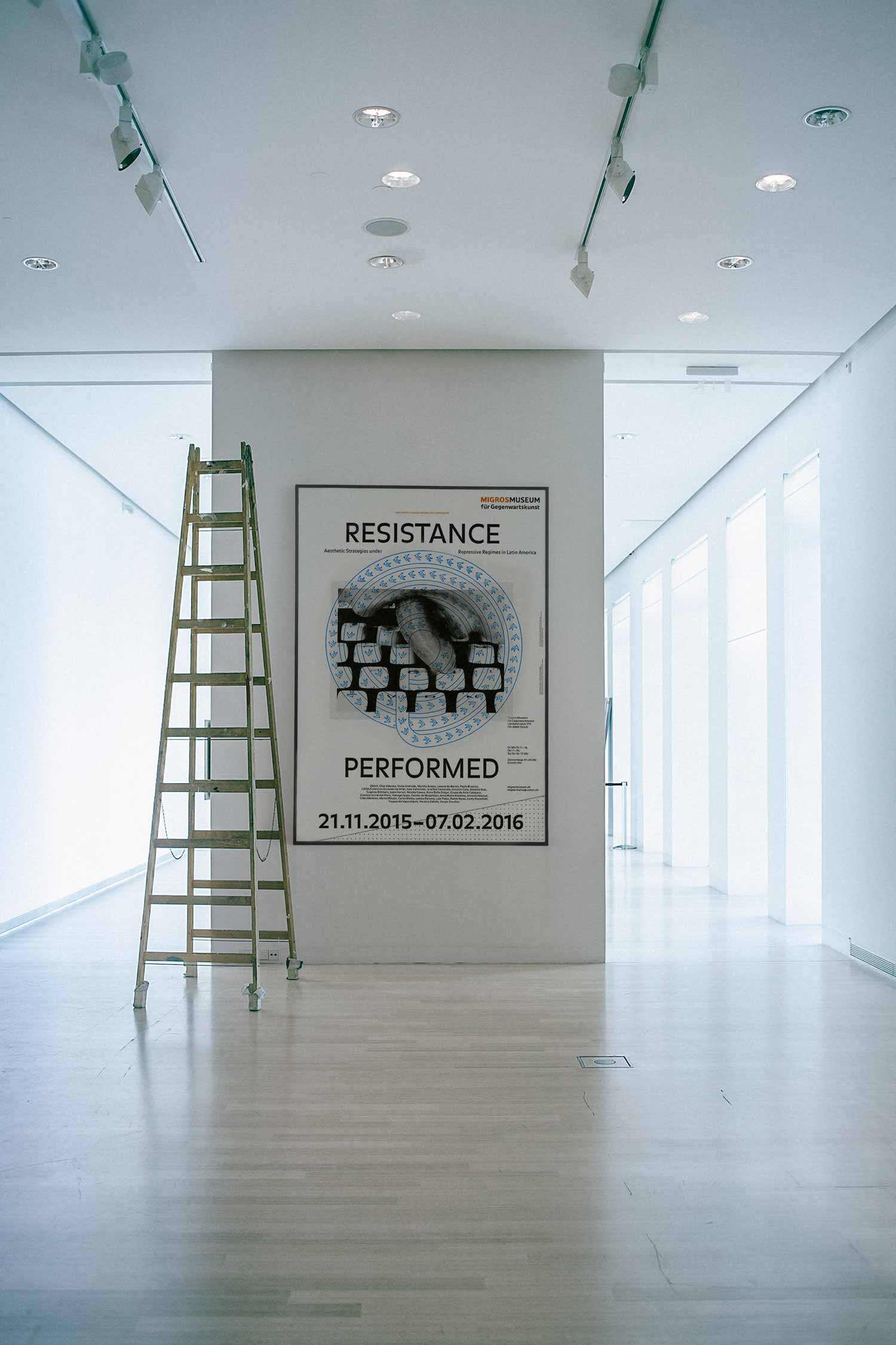 Resistance Performed 사진 그래픽 디자인 카페 아트포스터 인테리어포스터 거실 액자