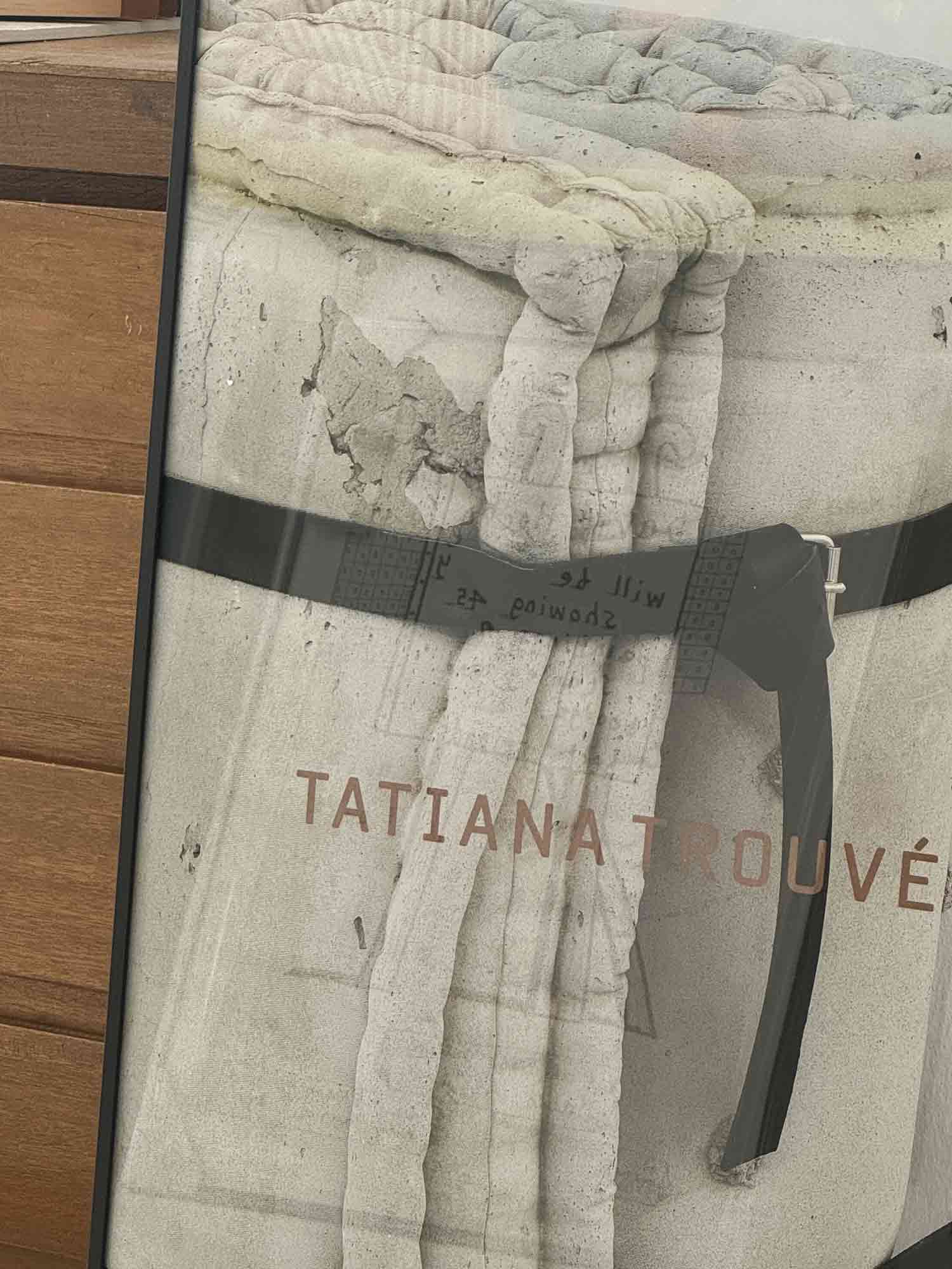 타티아나 트루베 Tatiana Trouvé Mattress 사진 아트포스터 인테리어포스터 거실 액자