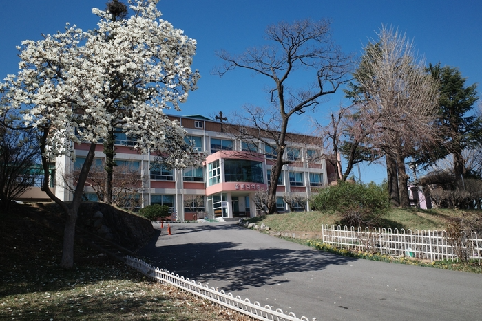 1965년 개원한 아시아 최초 호스피스 병원 ‘갈바리의원’ / 사진=갈바리의원