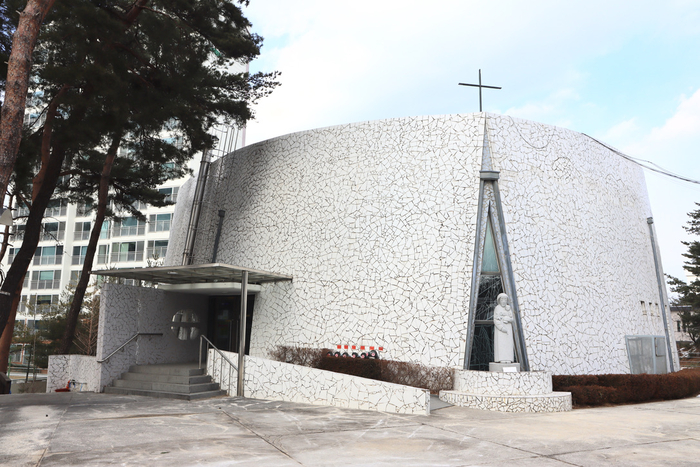 건축가 김영섭이 설계한 ‘초당 성요셉 성당’ / 사진=초당 성요셉 성당