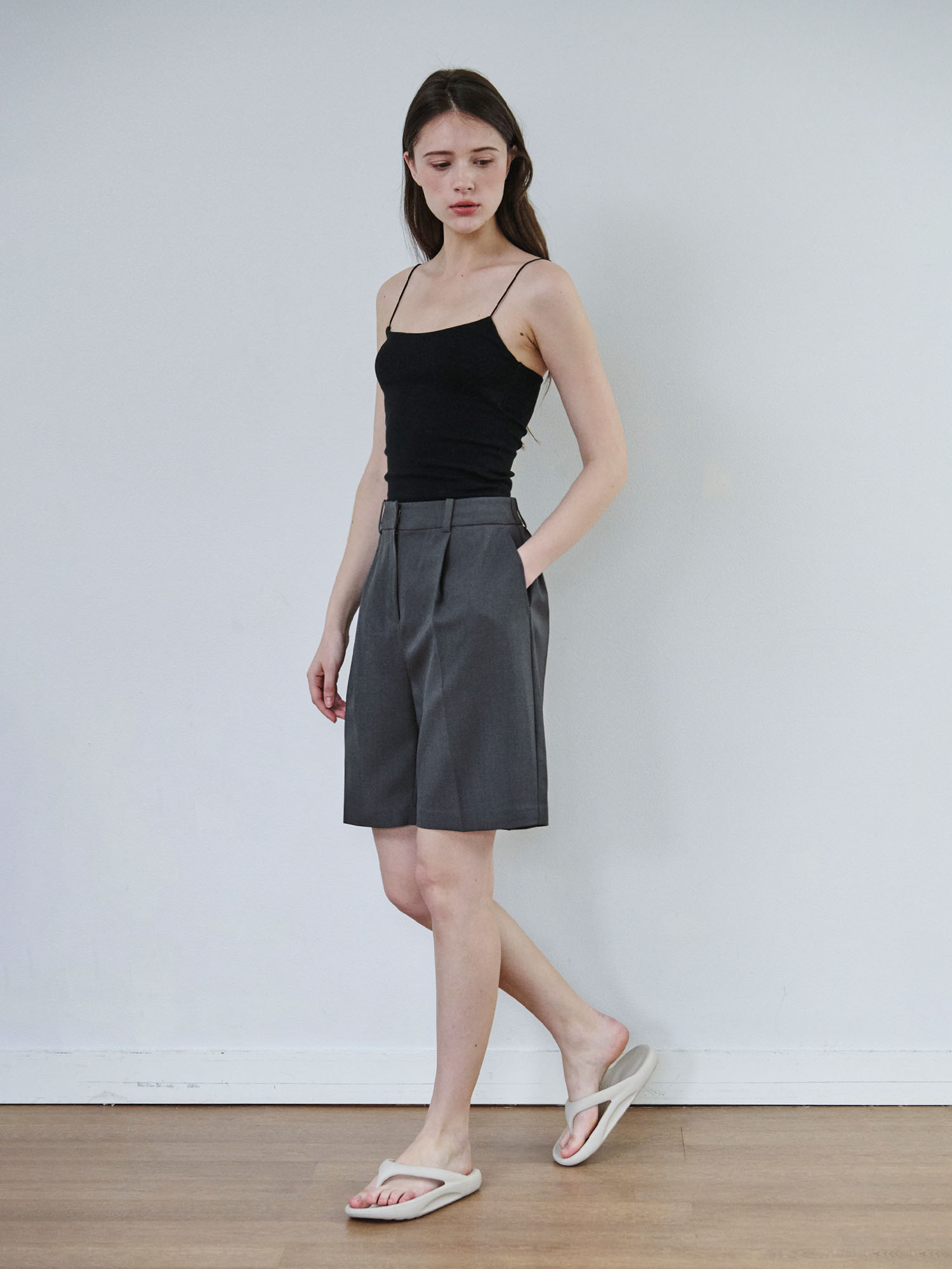 2211 ONE TUCK HALF PANTS (D/GREY)