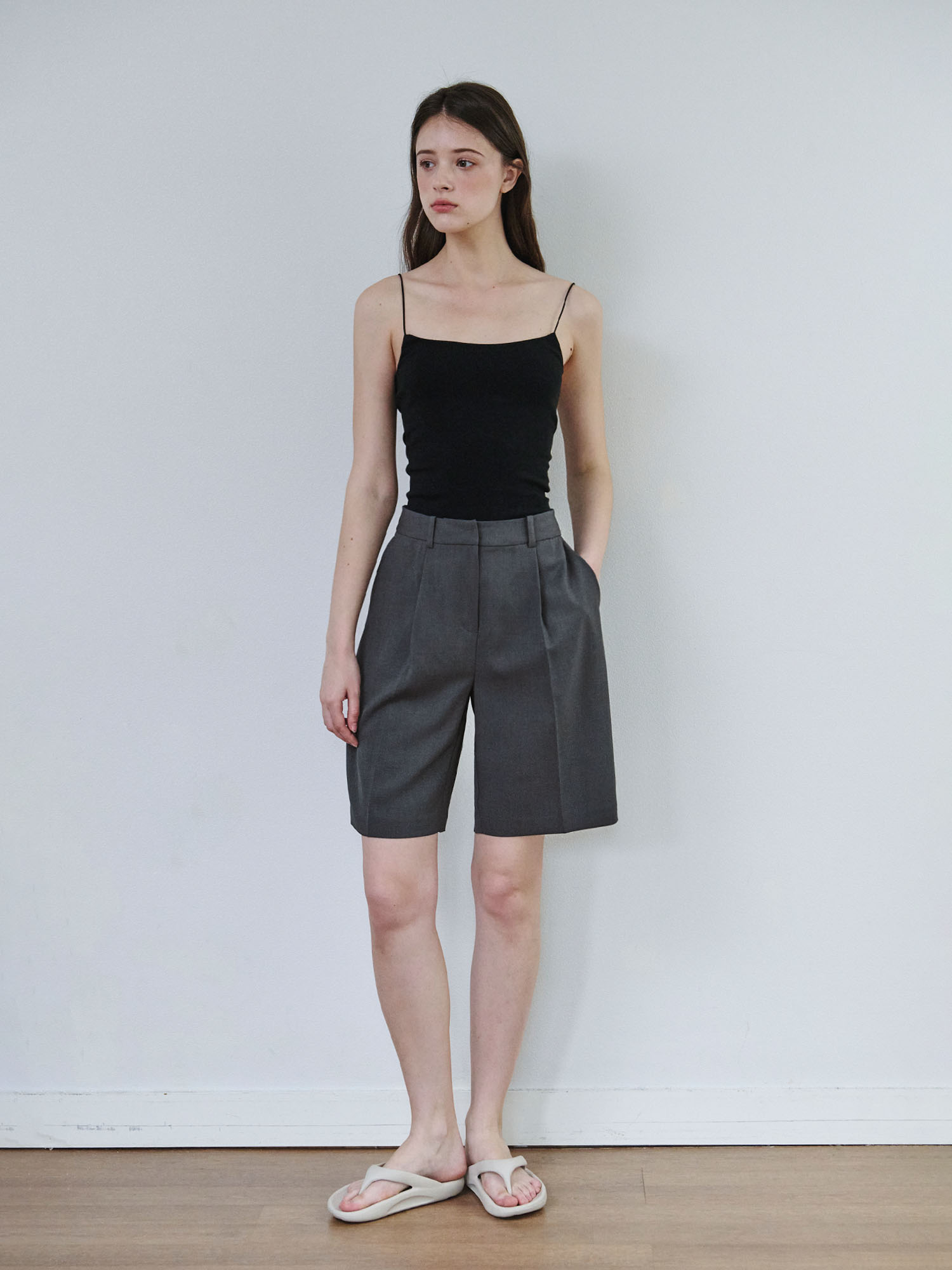 2211 ONE TUCK HALF PANTS (D/GREY)
