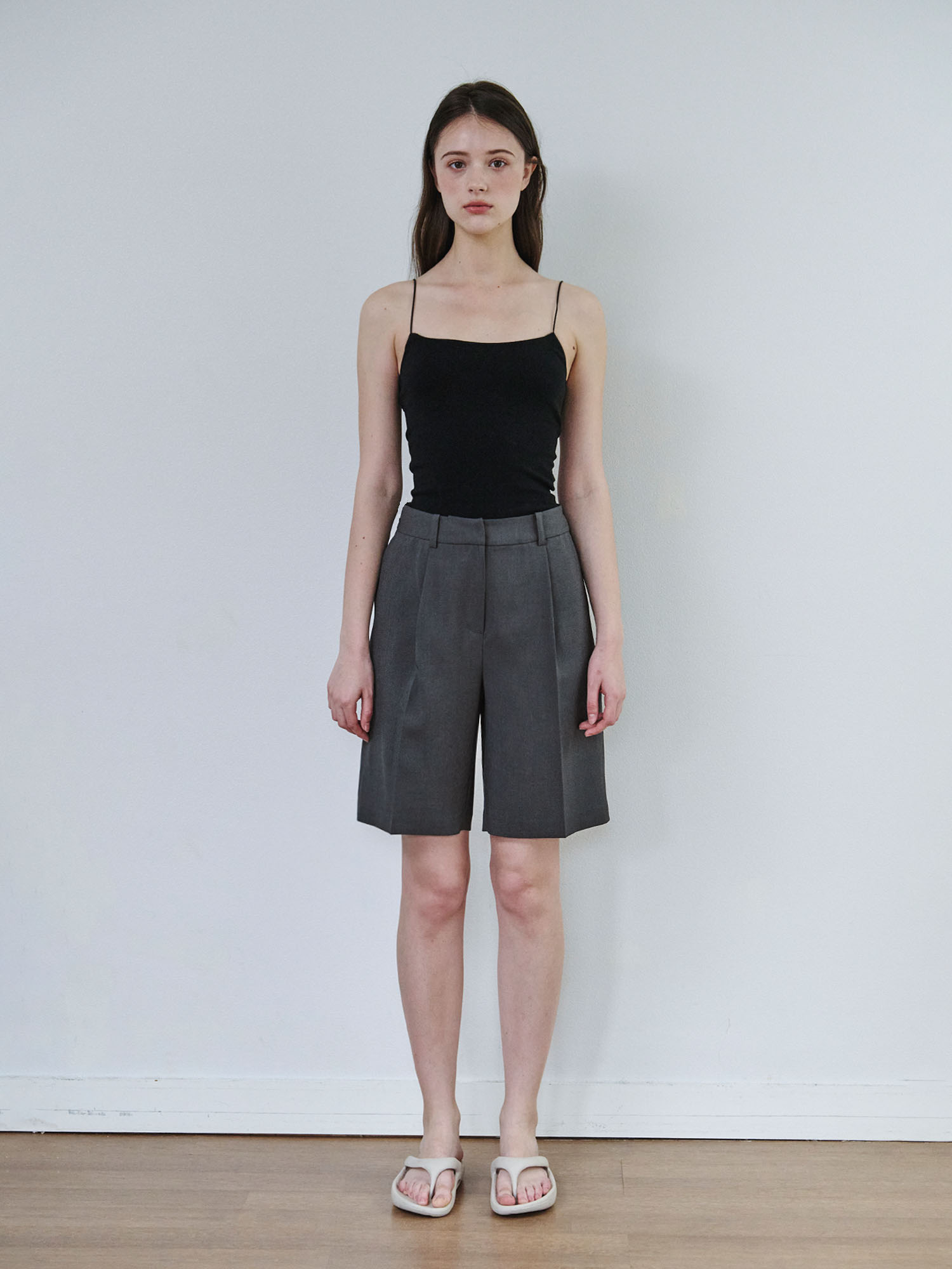 2211 ONE TUCK HALF PANTS (D/GREY)