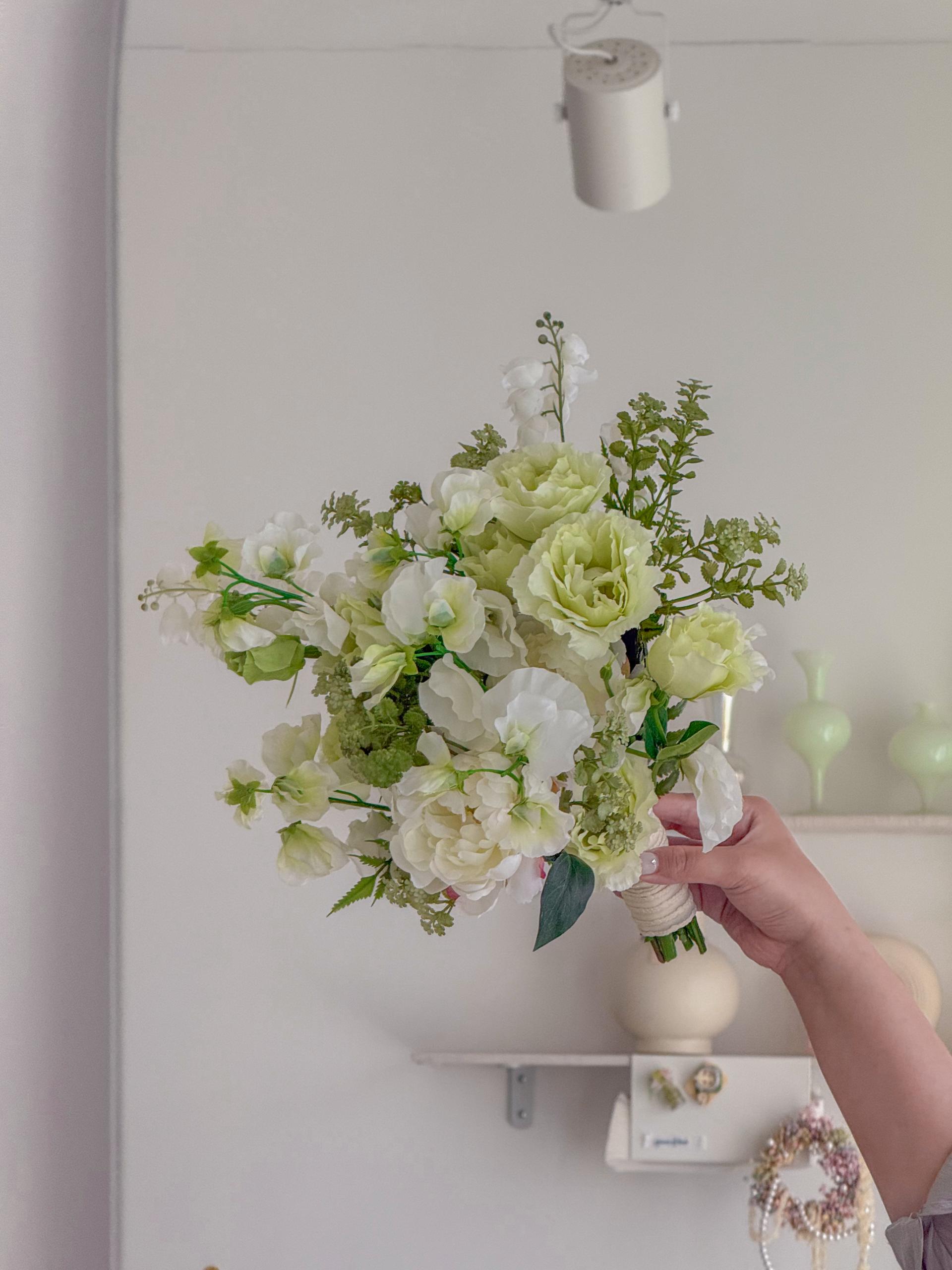 White & Green mix bouquet