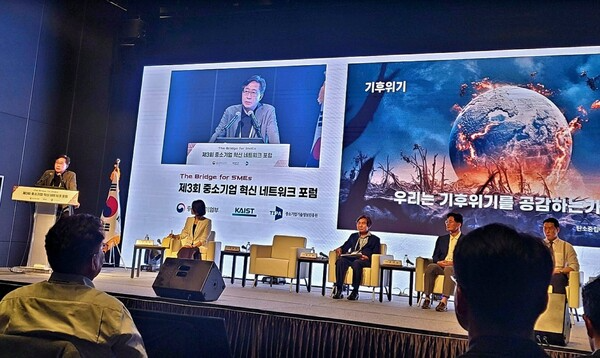 ◇'자발적 탄소시장' 활성화를 설명하고 있는 전하진 SDX재단 이사장. 사진: SDX재단
