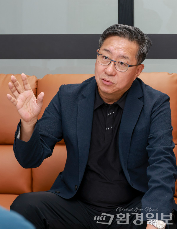 전하진 SDX재단 이사장은 “욕망을 추구하도록 설계된 시스템이 과한 나머지 환경을 파괴하고 기후위기를 초래하게 됐다”고 말했다. /사진=이다빈 기자