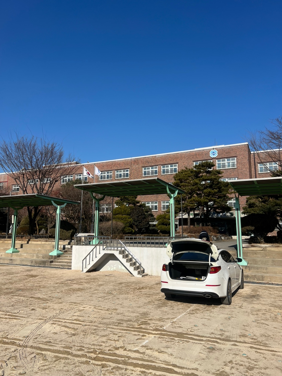 송파구 초등학교 전경, LG유플러스 인터넷전화 설치를 진행한 학교 외부 사진