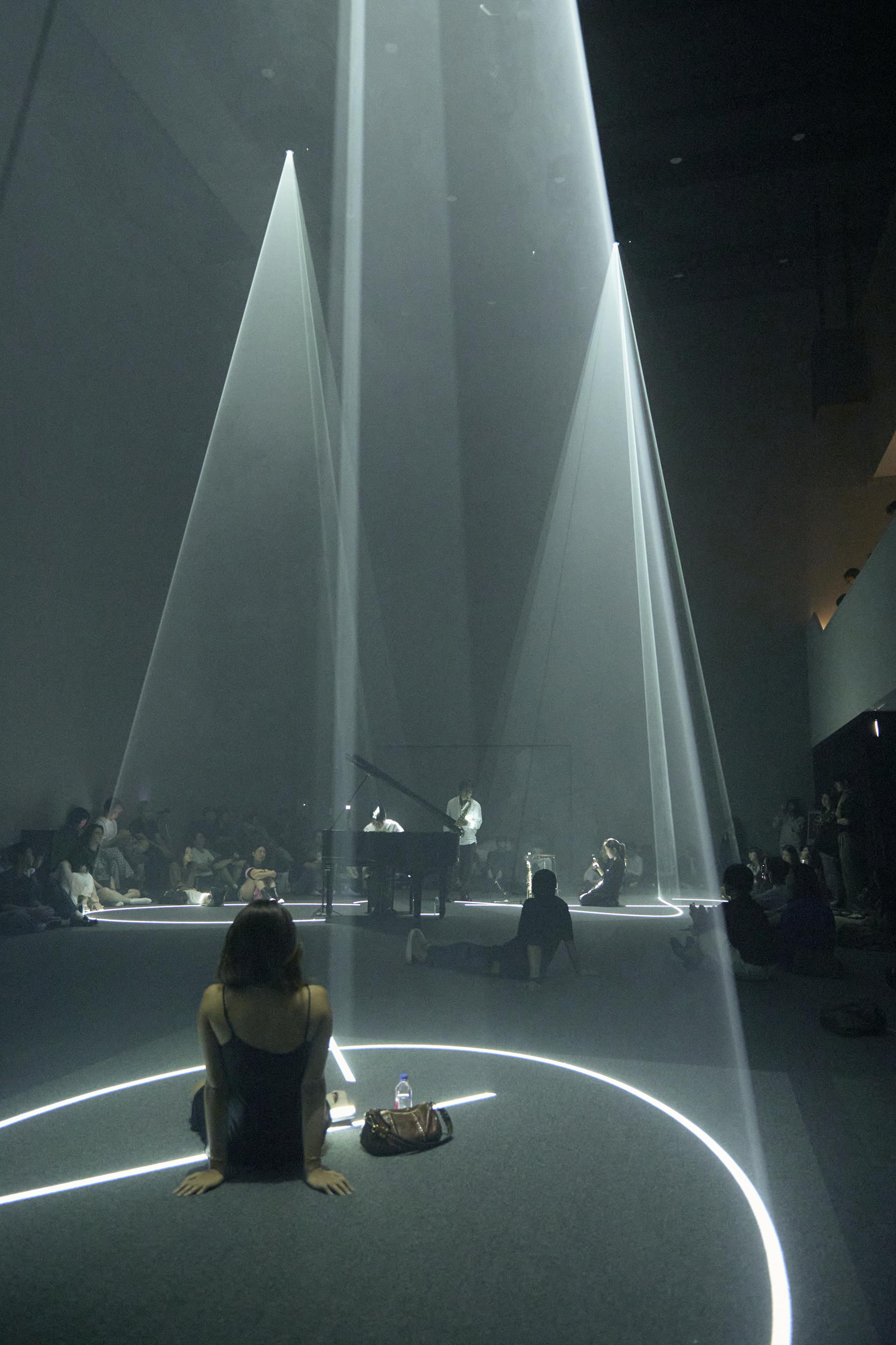 행사_2025_지구의밤_Dissolve into Light_100개의 시 (73).jpg
