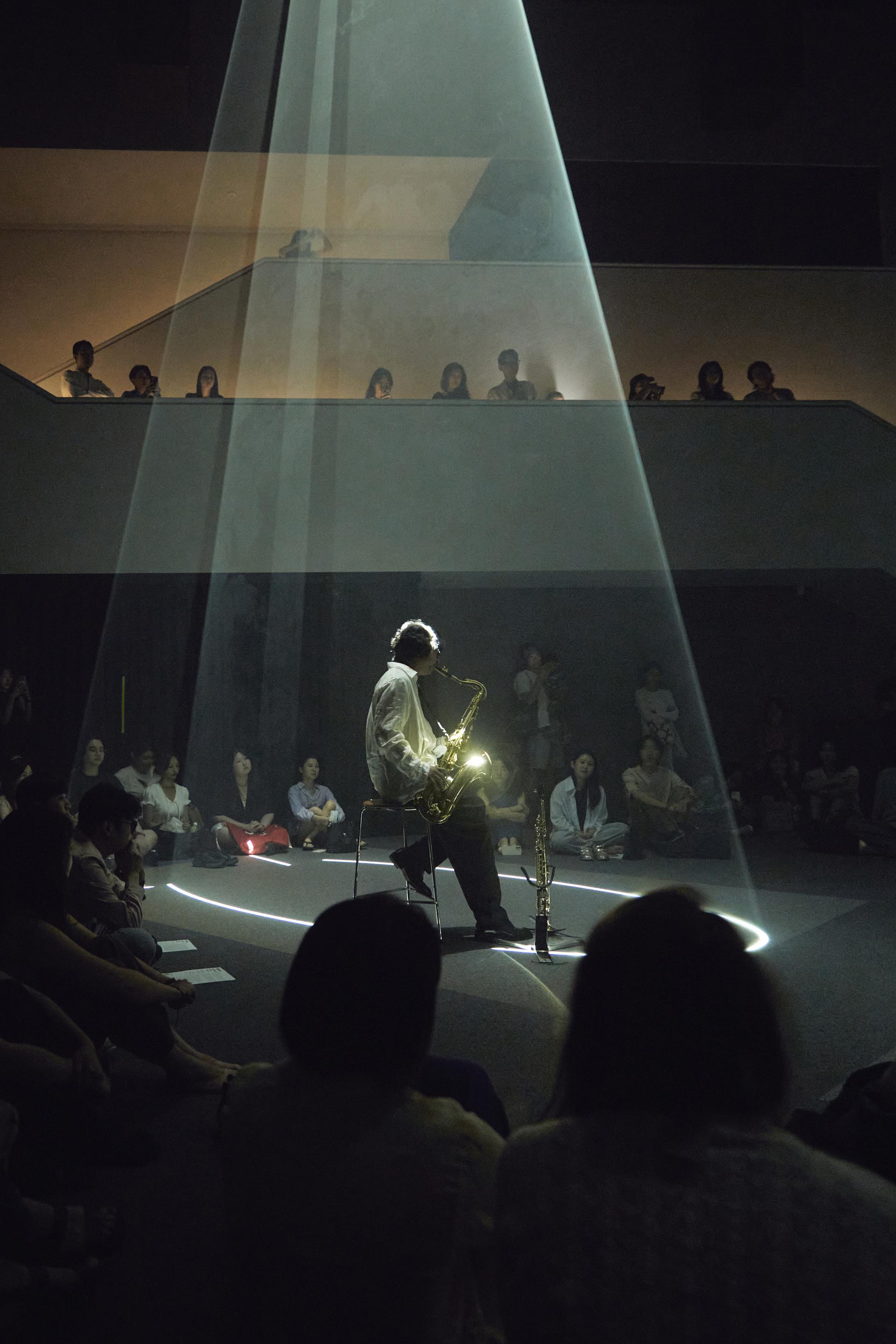 행사_2025_지구의밤_Dissolve into Light_100개의 시 (2).jpg
