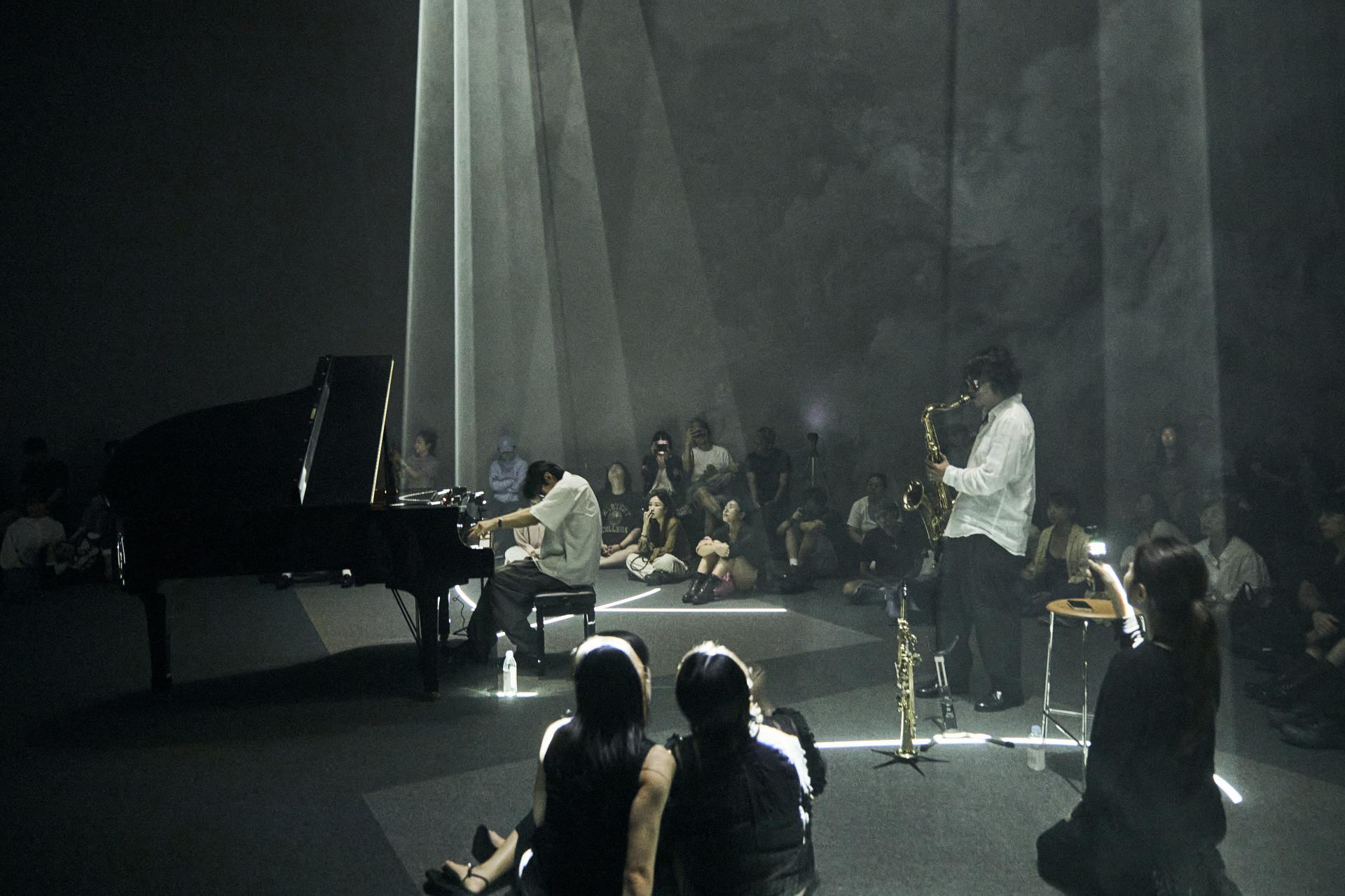 행사_2025_지구의밤_Dissolve into Light_100개의 시 (47).jpg