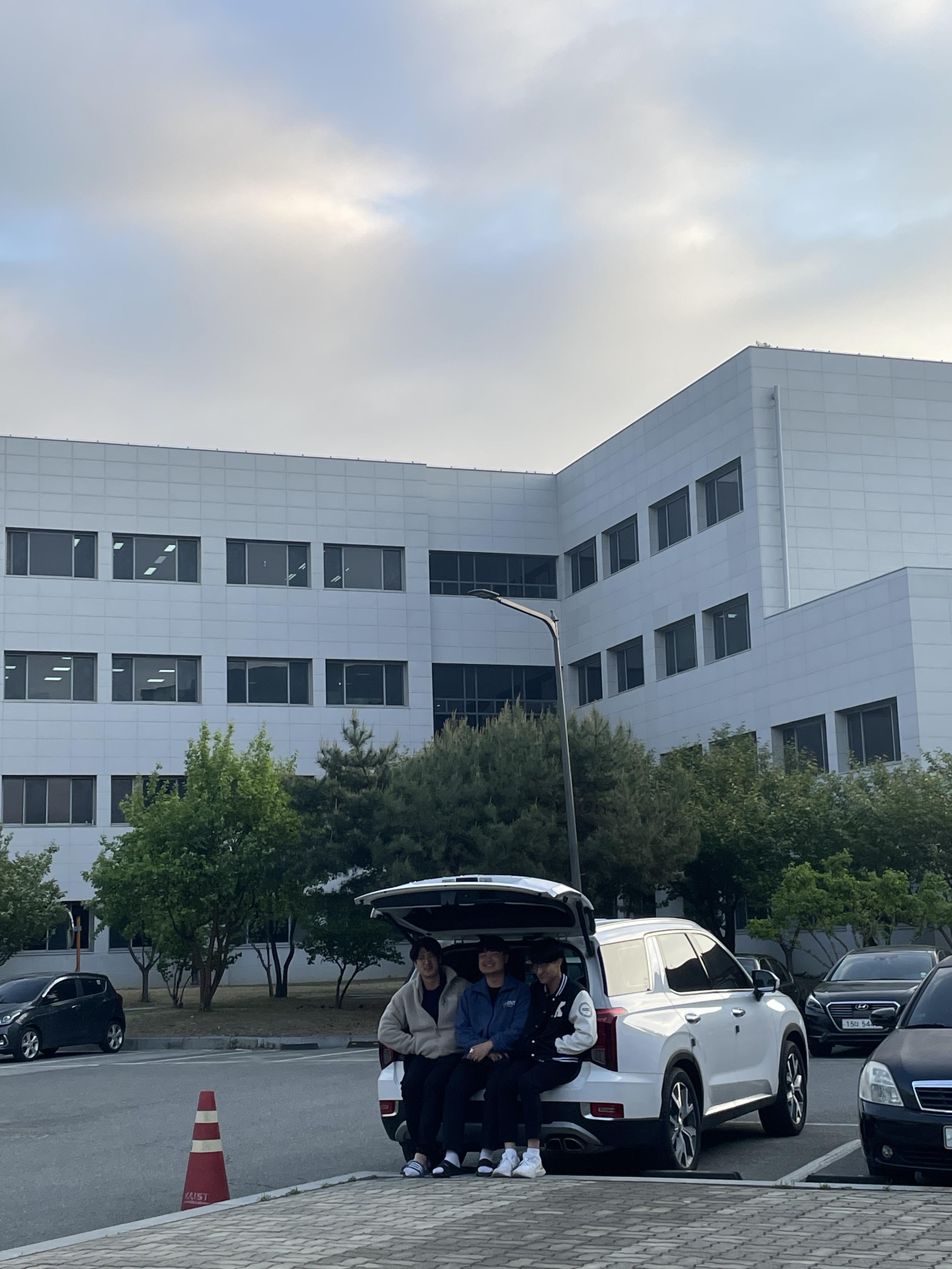 [2023.04.26] The most Expensive Umbrella in the World ENTIS KAIST