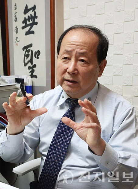 [천지일보=남승우 기자] 한가경 미즈아가행복작명연구원장이 지난달 26일 서울 강서구 사무실에서 본지와의 인터뷰를 진행하고 있다. ⓒ천지일보 2024.01. 01