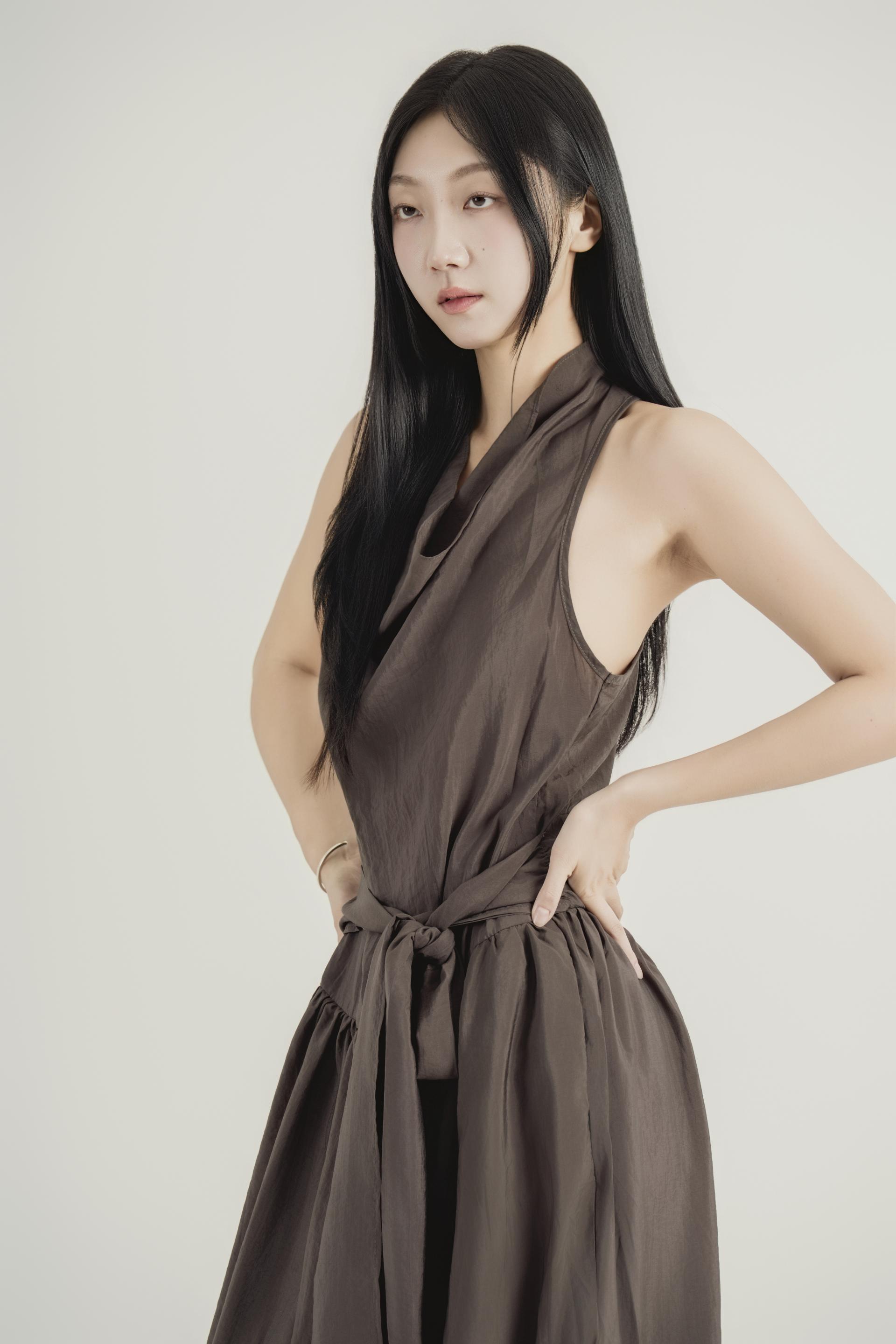 홀터 드레이프 스트랩 맥시 원피스