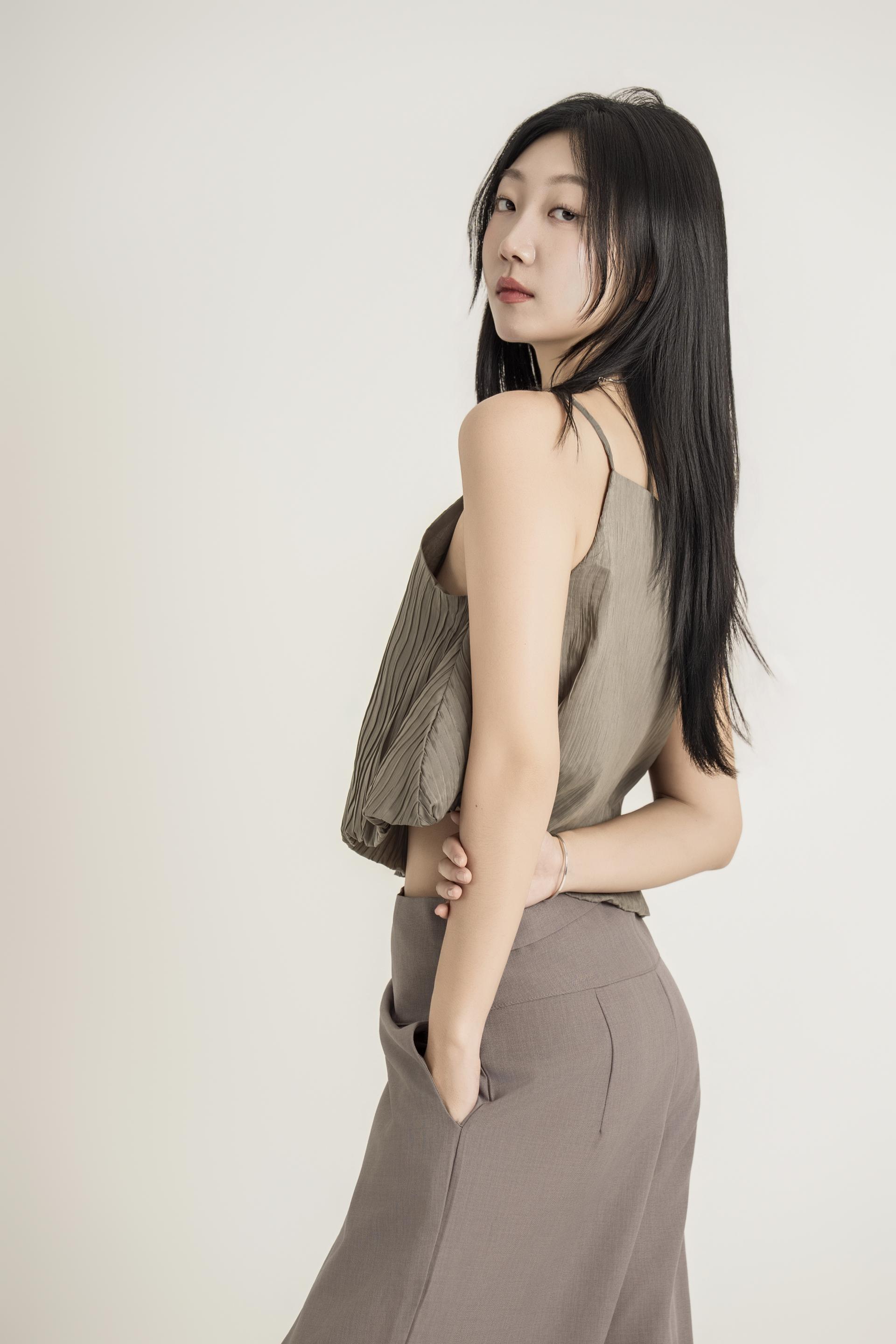플리츠 텍스처 스트랩 탑