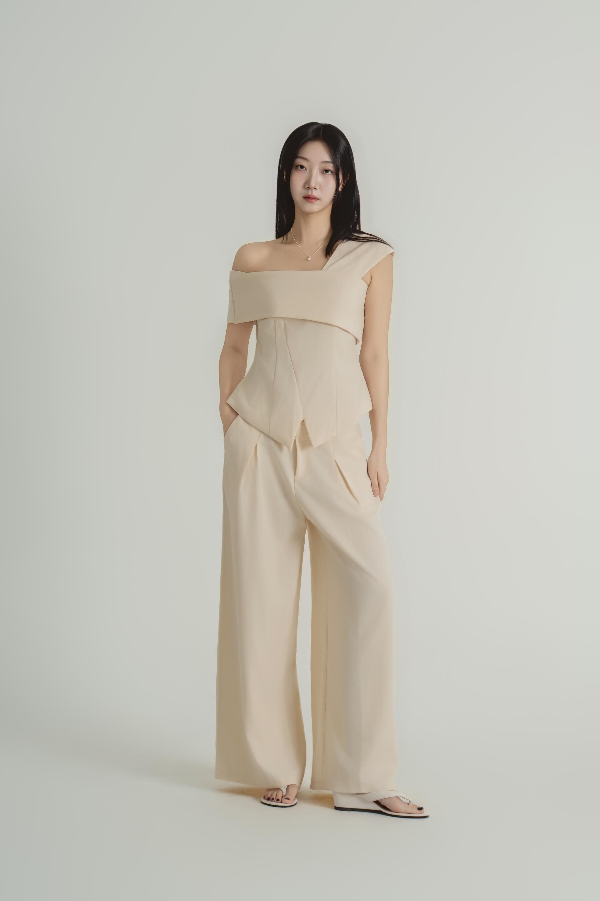 비대칭숄더 페플럼 셋업