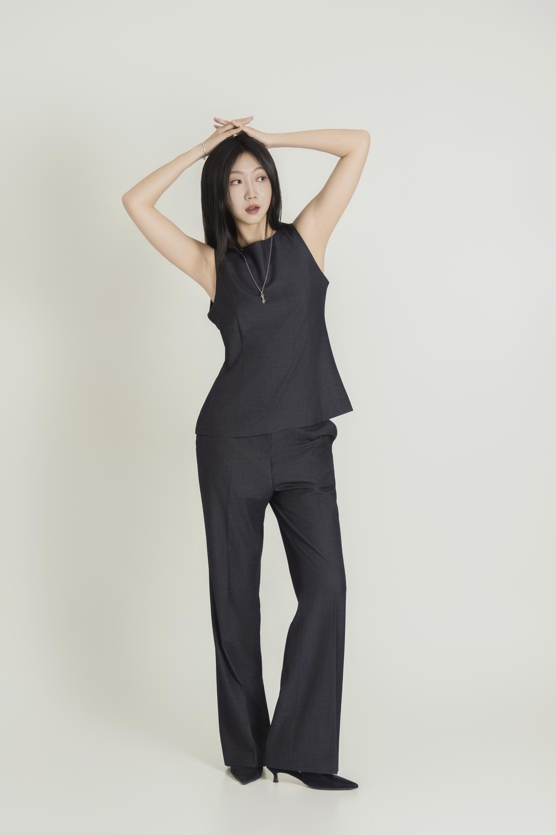 커브 절개 슬리브리스 데님 셋업