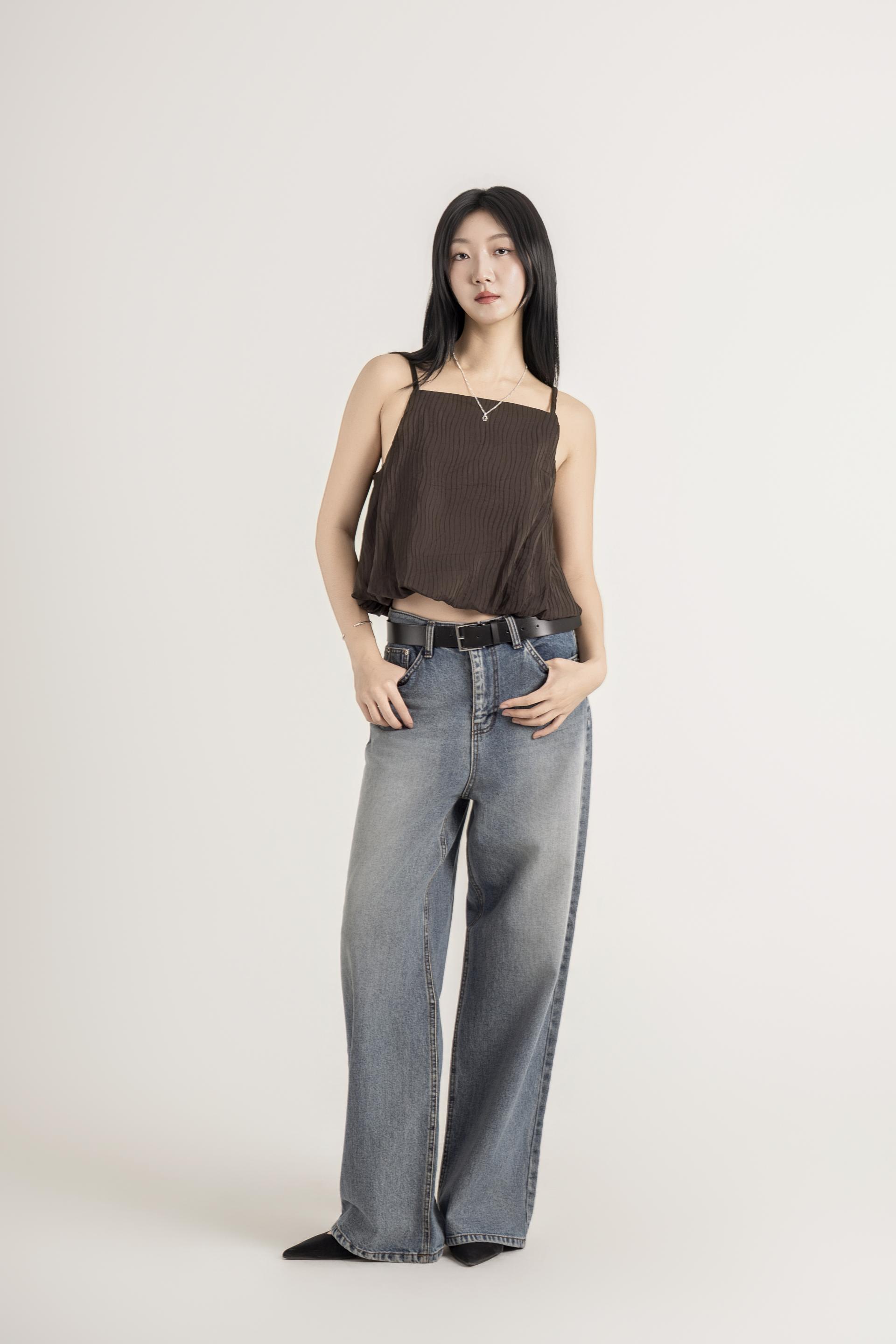 플리츠 텍스처 스트랩 탑