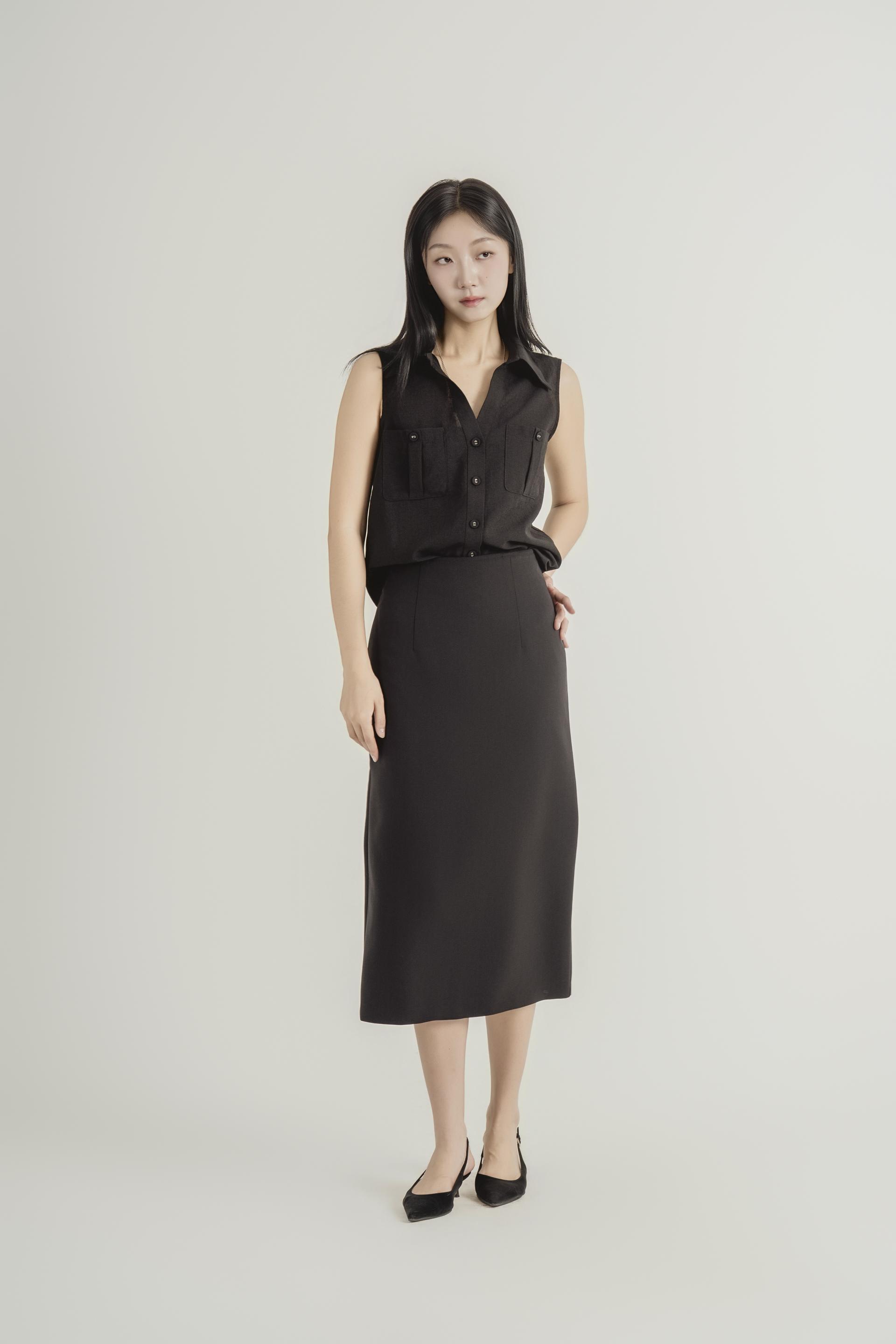 포켓 디테일 슬리브리스 셔츠