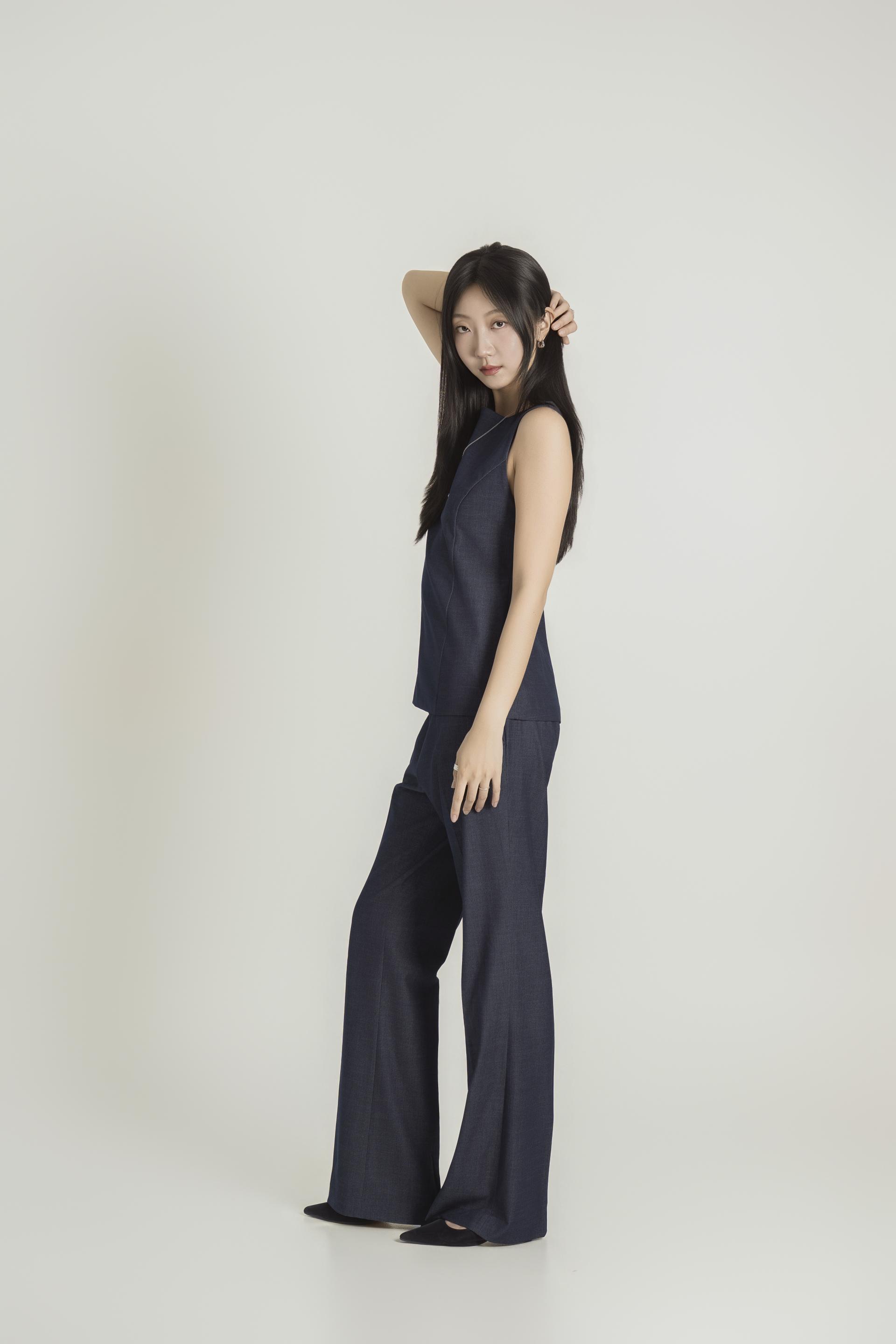 커브 절개 슬리브리스 데님 셋업