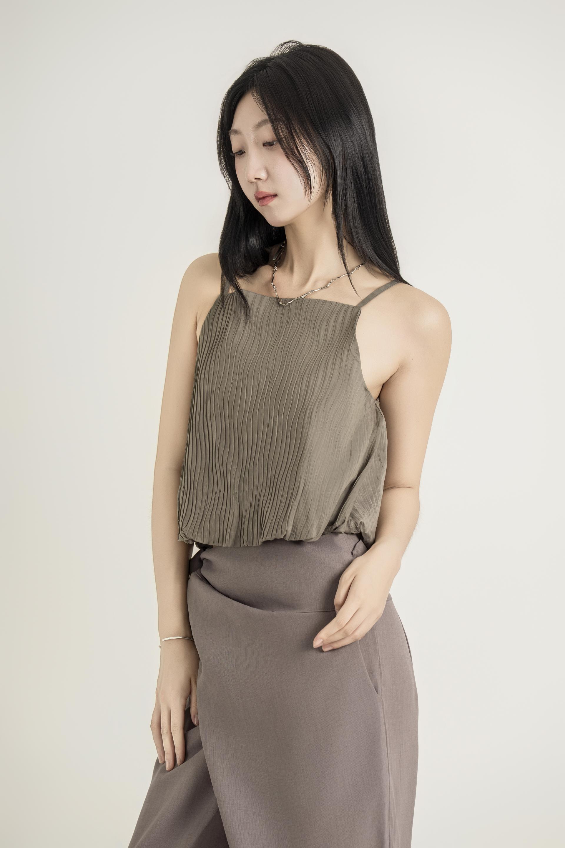 플리츠 텍스처 스트랩 탑