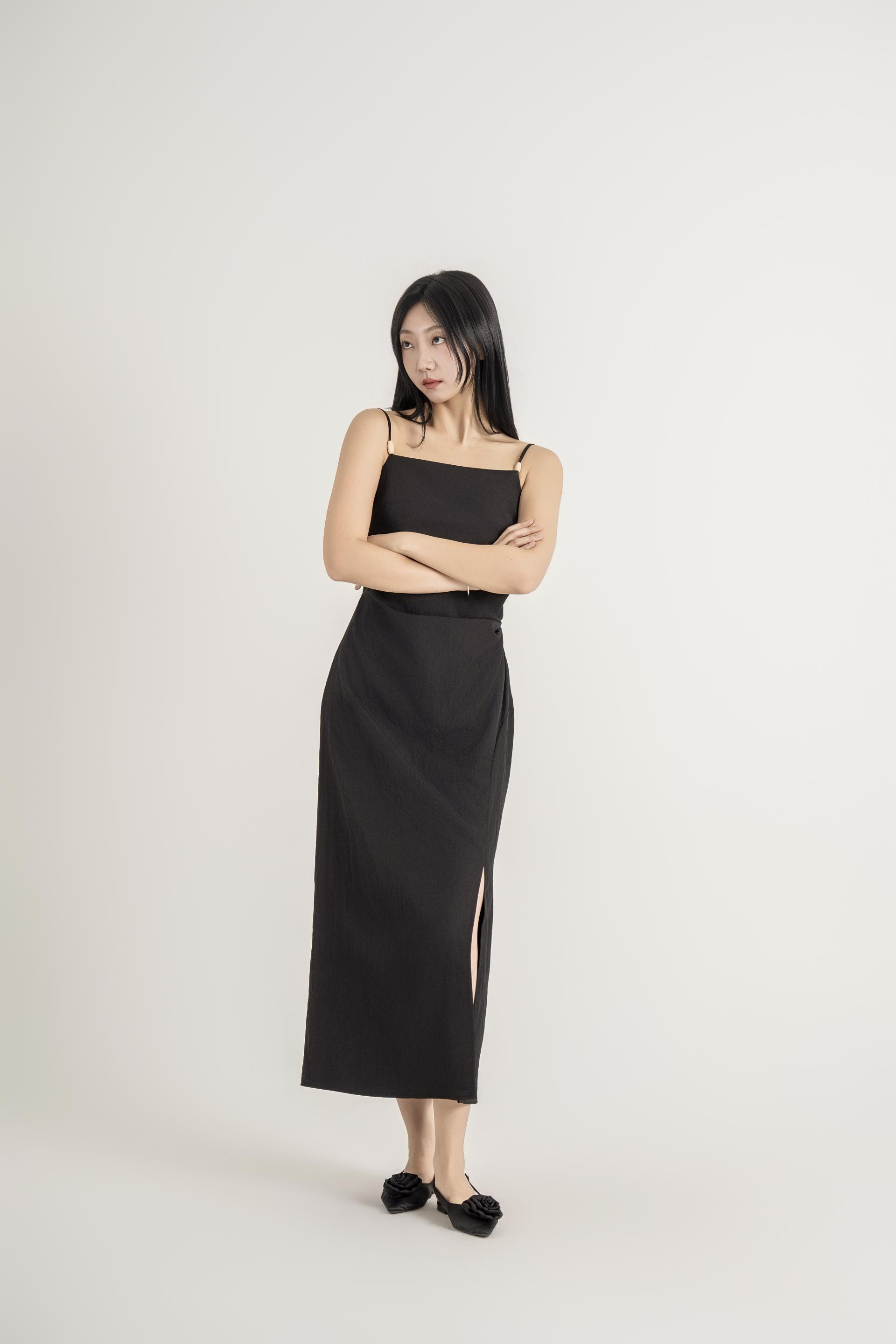 백스트랩 슬릿 롱 원피스
