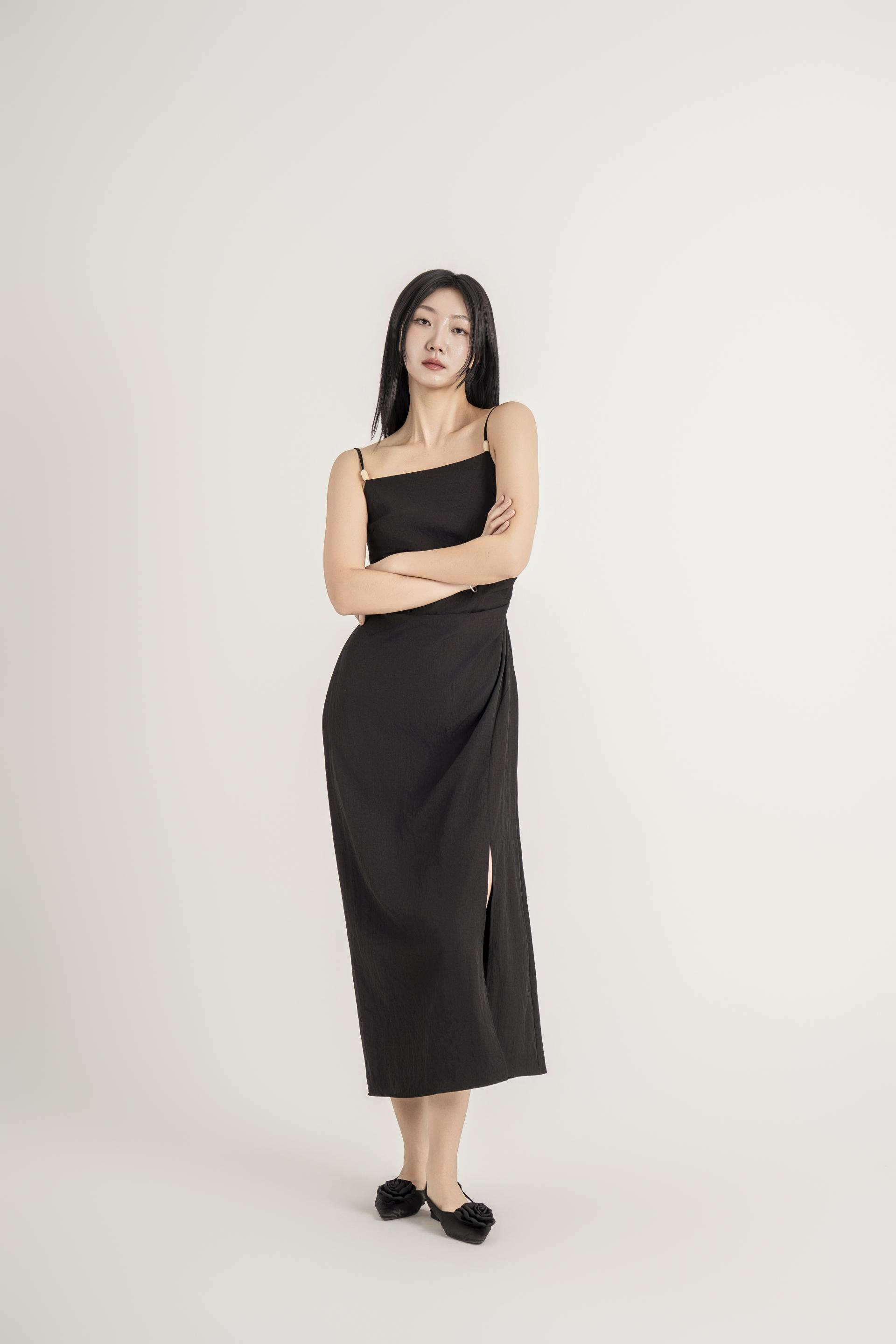 백스트랩 슬릿 롱 원피스