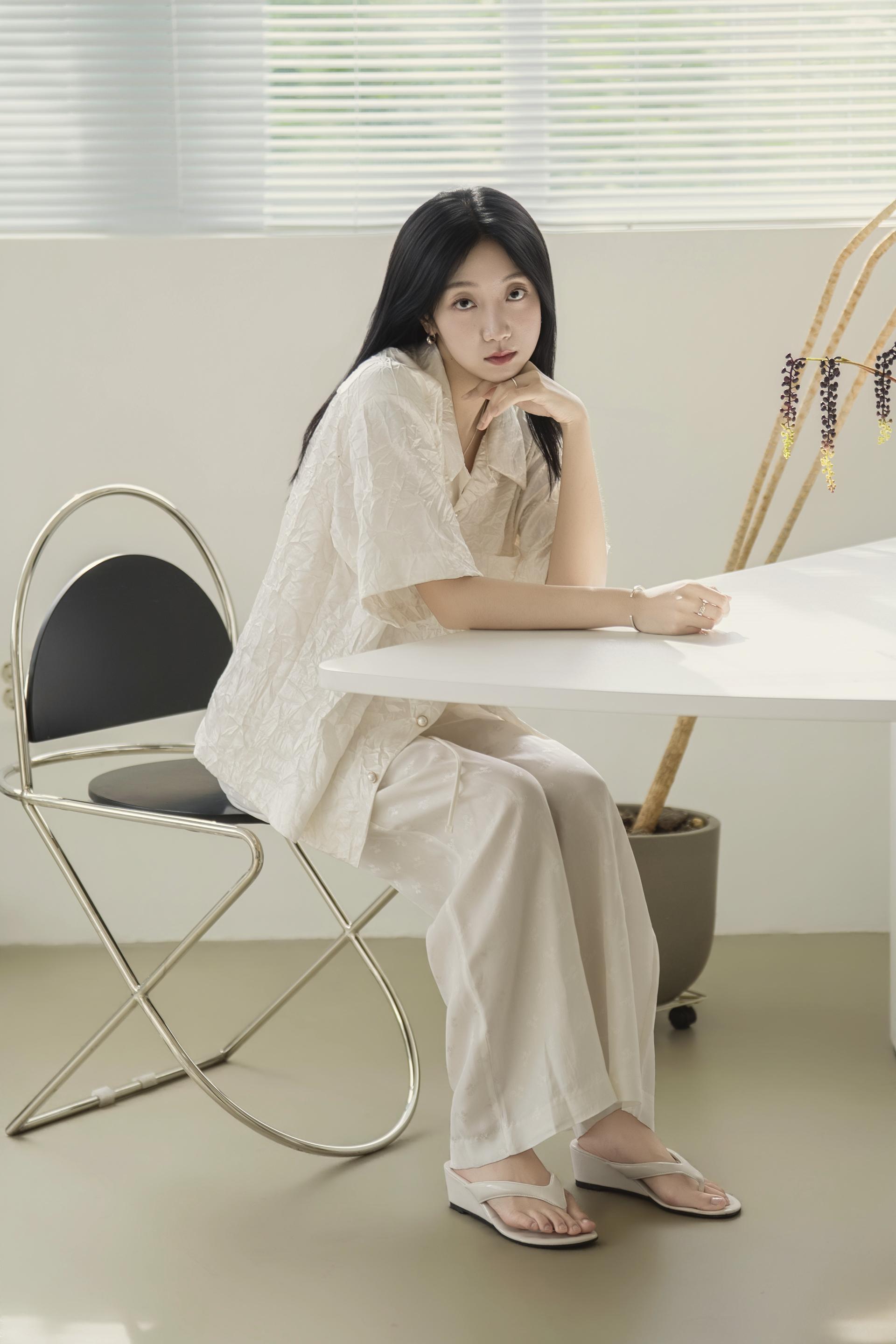 글로시 크링클 하프 셔츠